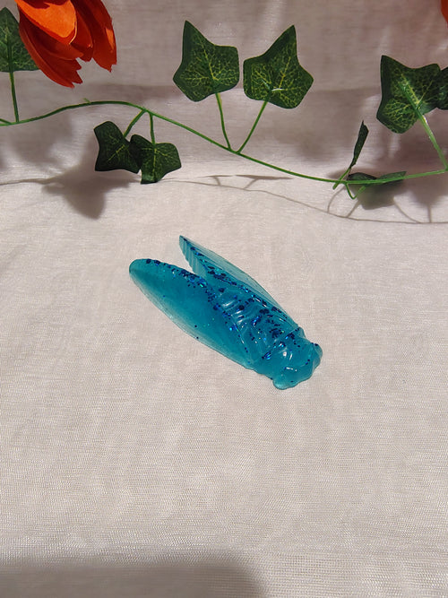 Cigale décorative en résine époxy fait main – Objet de décoration artisanale