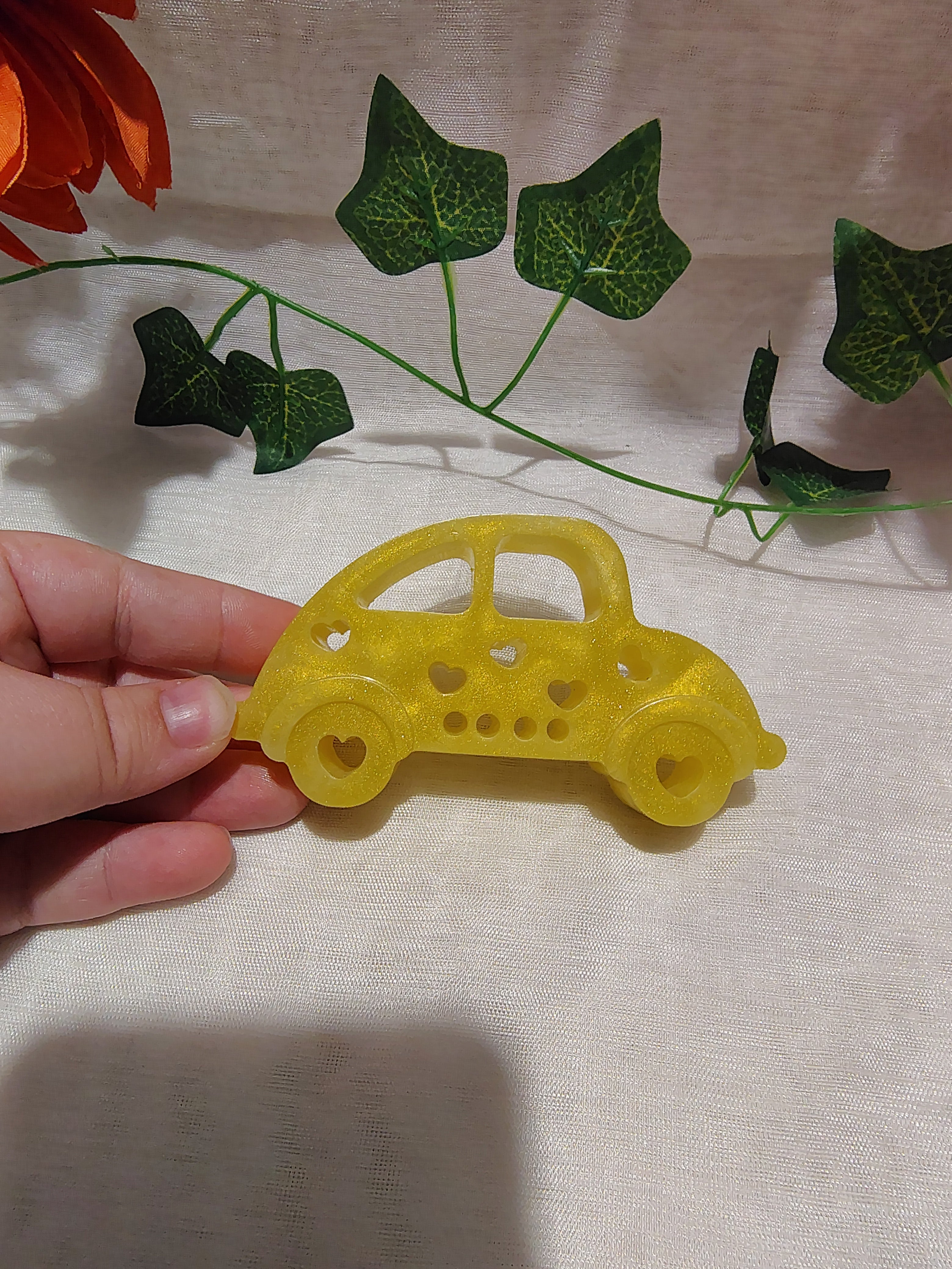 Voiture décorative en résine époxy fait main – Objet de décoration artisanal