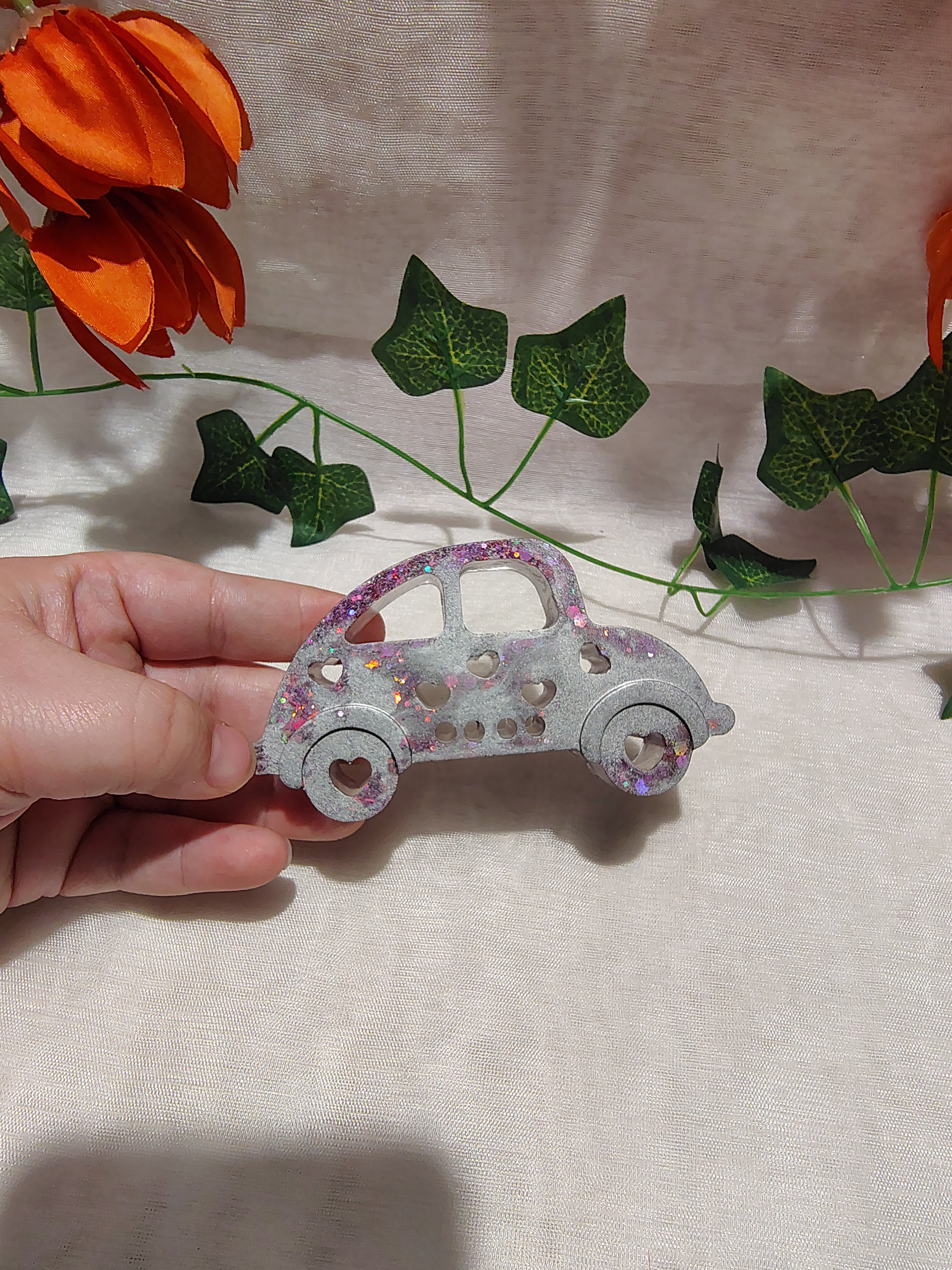 Voiture décorative en résine époxy fait main – Objet de décoration artisanal