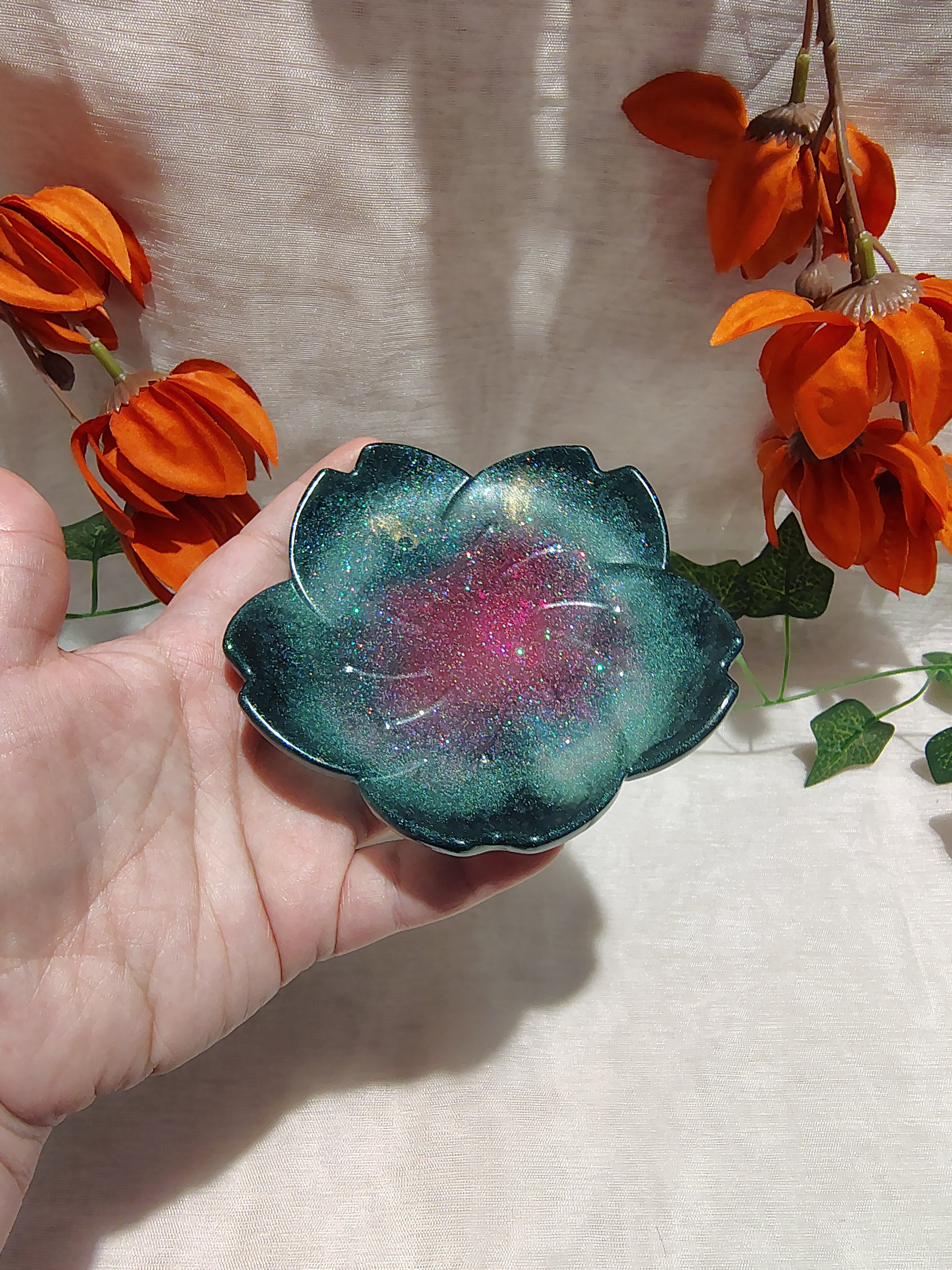 Vide-poche / Porte-savon lotus en résine époxy fait main – Déco zen artisanale