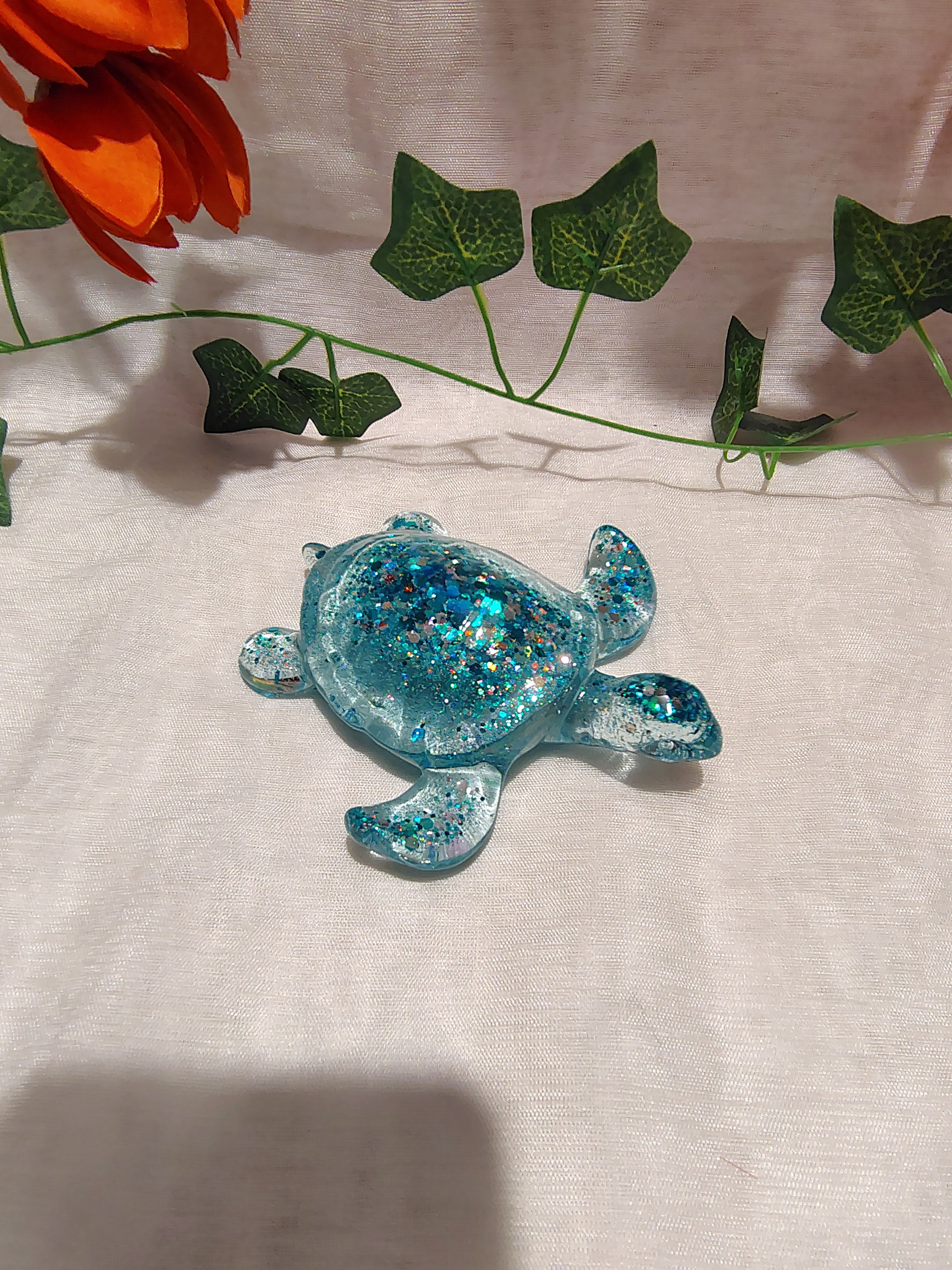 Tortue décorative en résine époxy fait main – Objet de décoration zen et artisanal