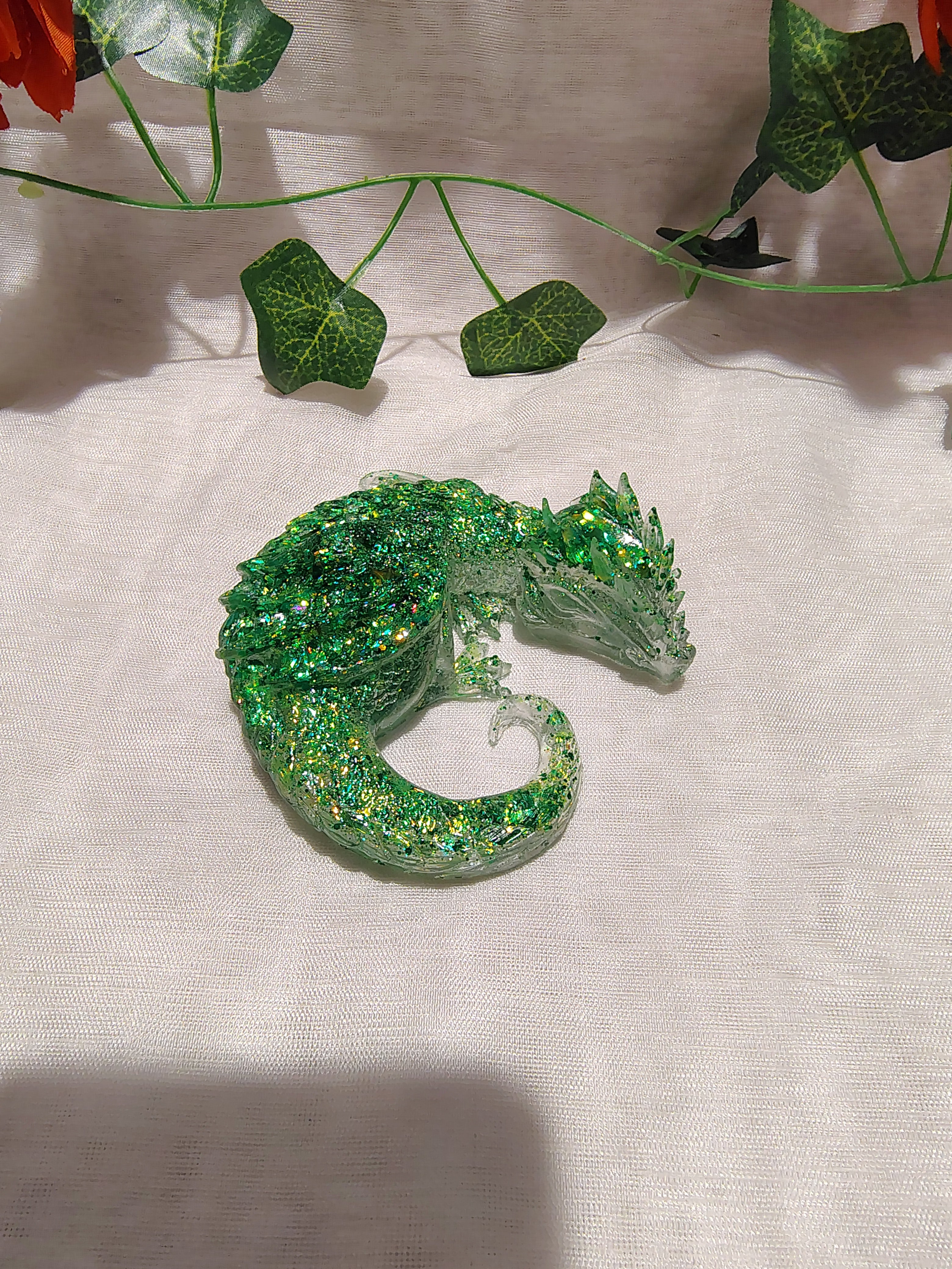 Dragon décoratif en résine époxy fait main – Objet de décoration fantastique artisanal