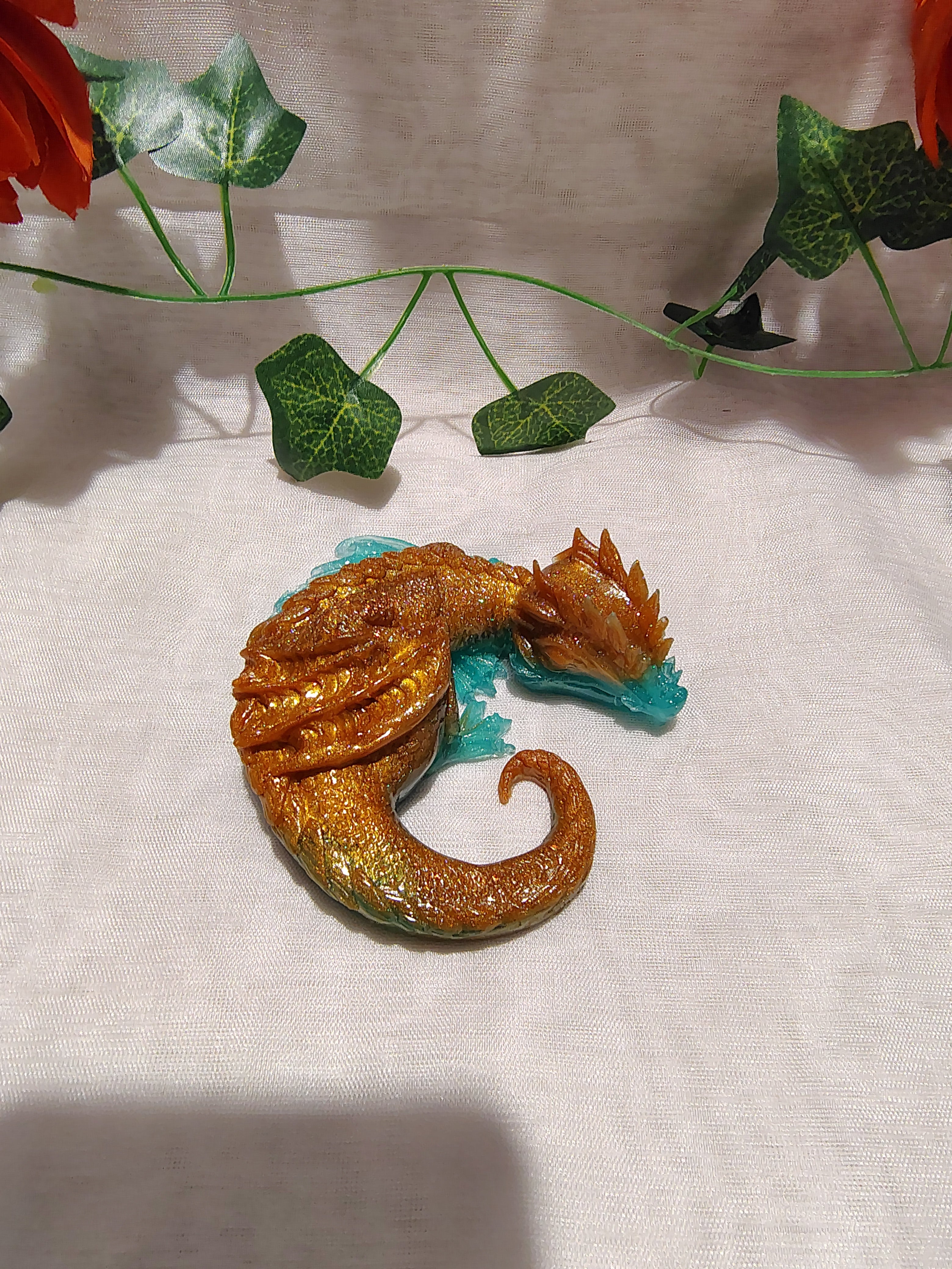 Dragon décoratif en résine époxy fait main – Objet de décoration fantastique artisanal