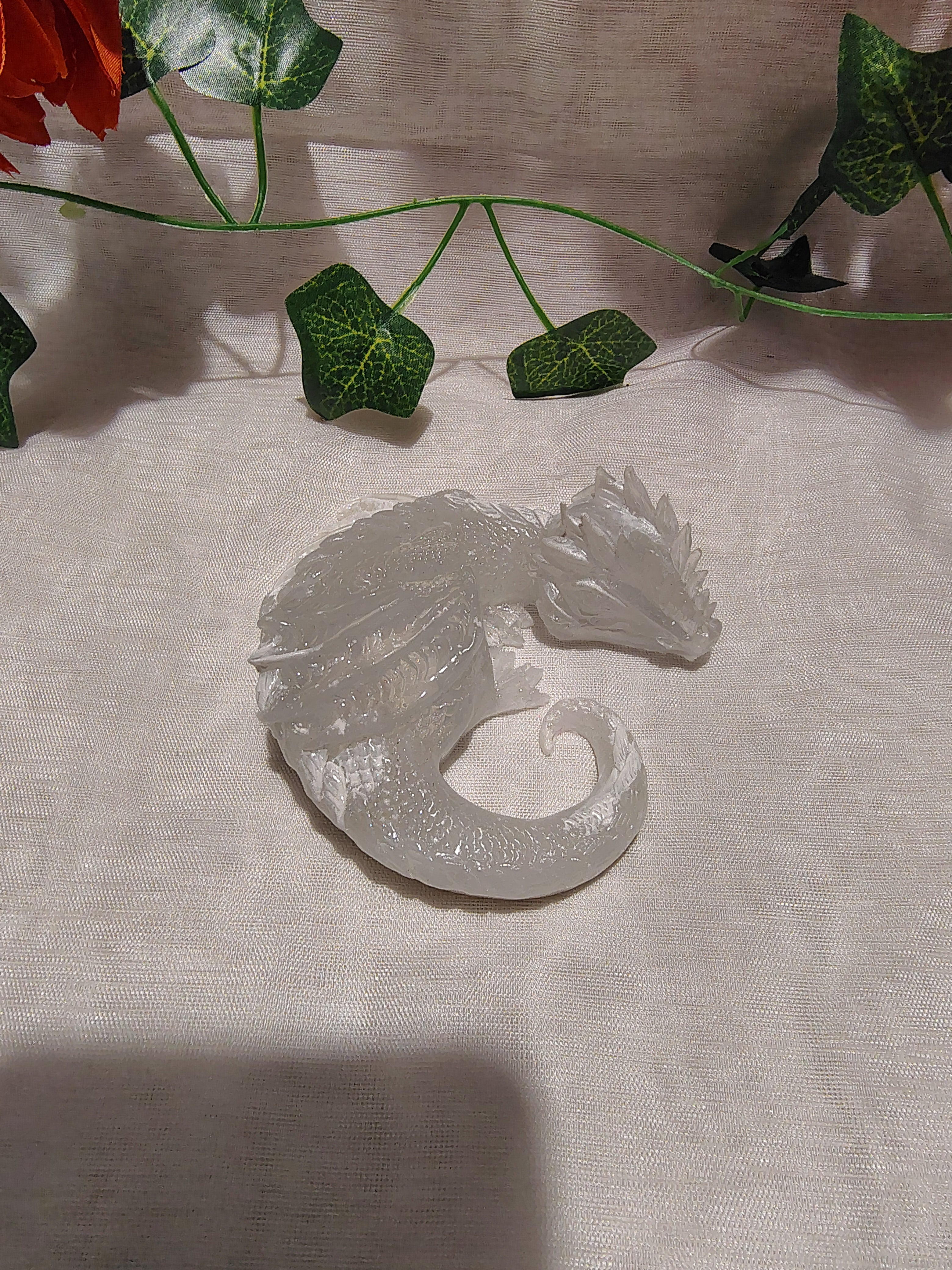 Dragon décoratif en résine époxy fait main – Objet de décoration fantastique artisanal