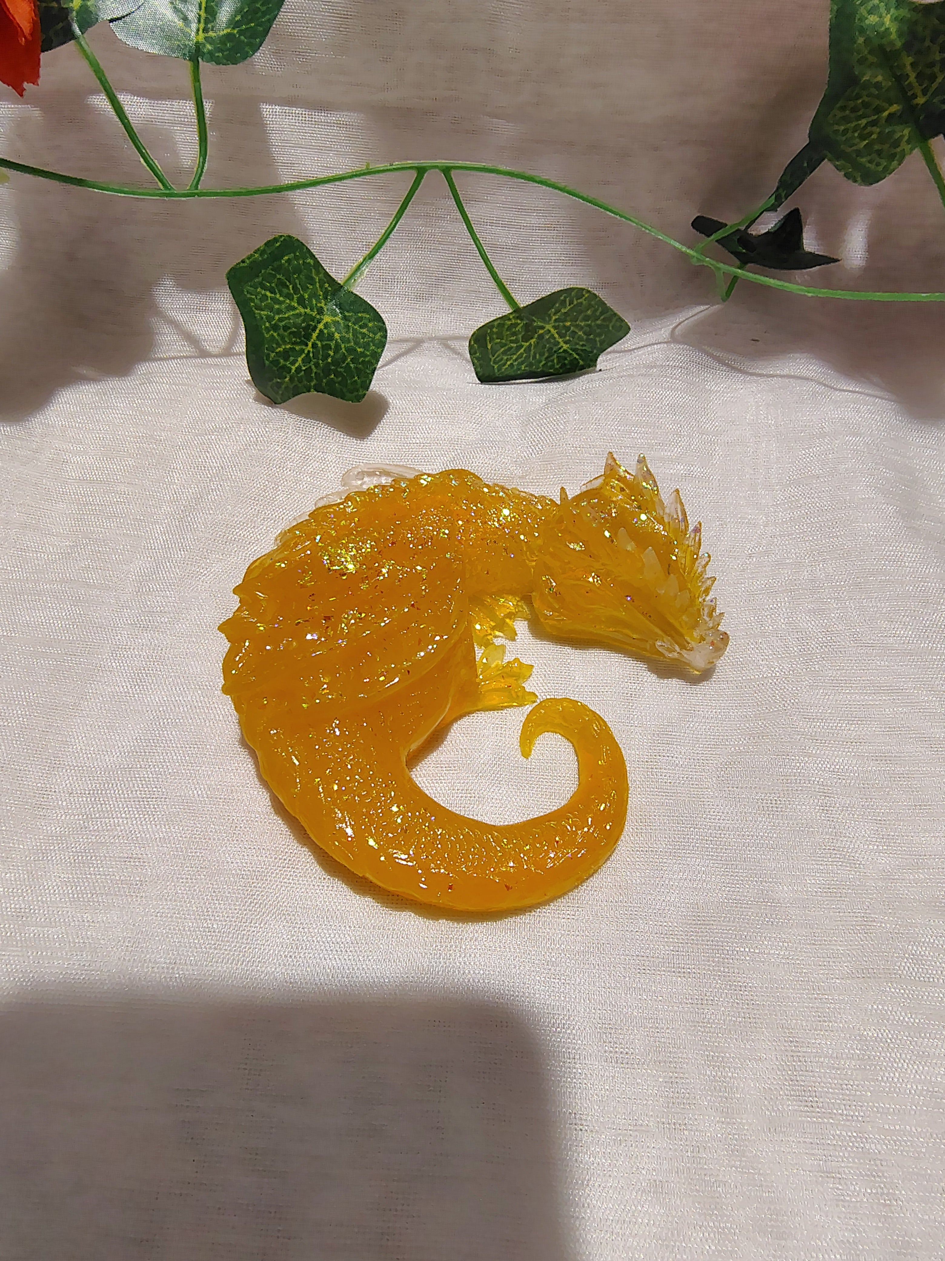 Dragon décoratif en résine époxy fait main – Objet de décoration fantastique artisanal