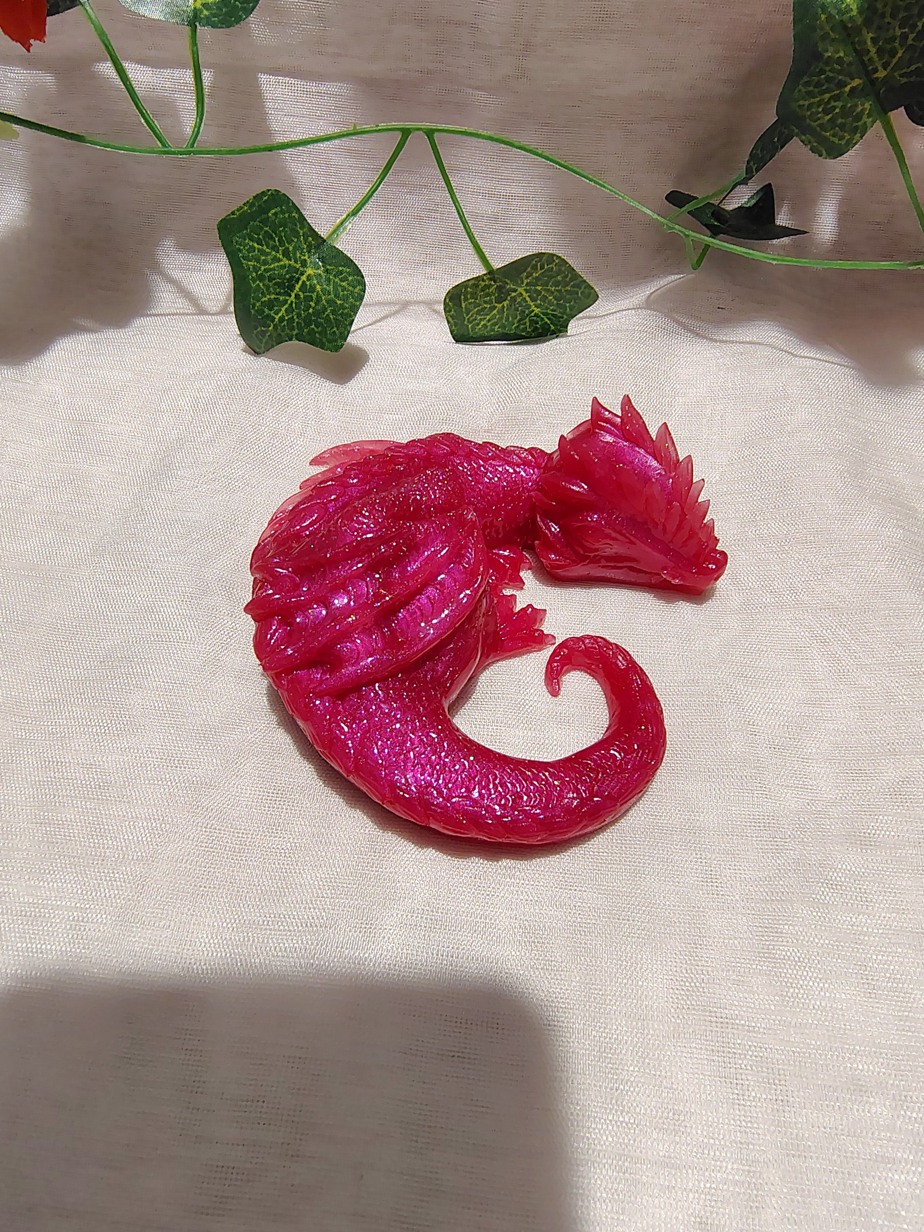 Dragon décoratif en résine époxy fait main – Objet de décoration fantastique artisanal