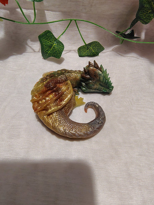 Dragon décoratif en résine époxy fait main – Objet de décoration fantastique artisanal