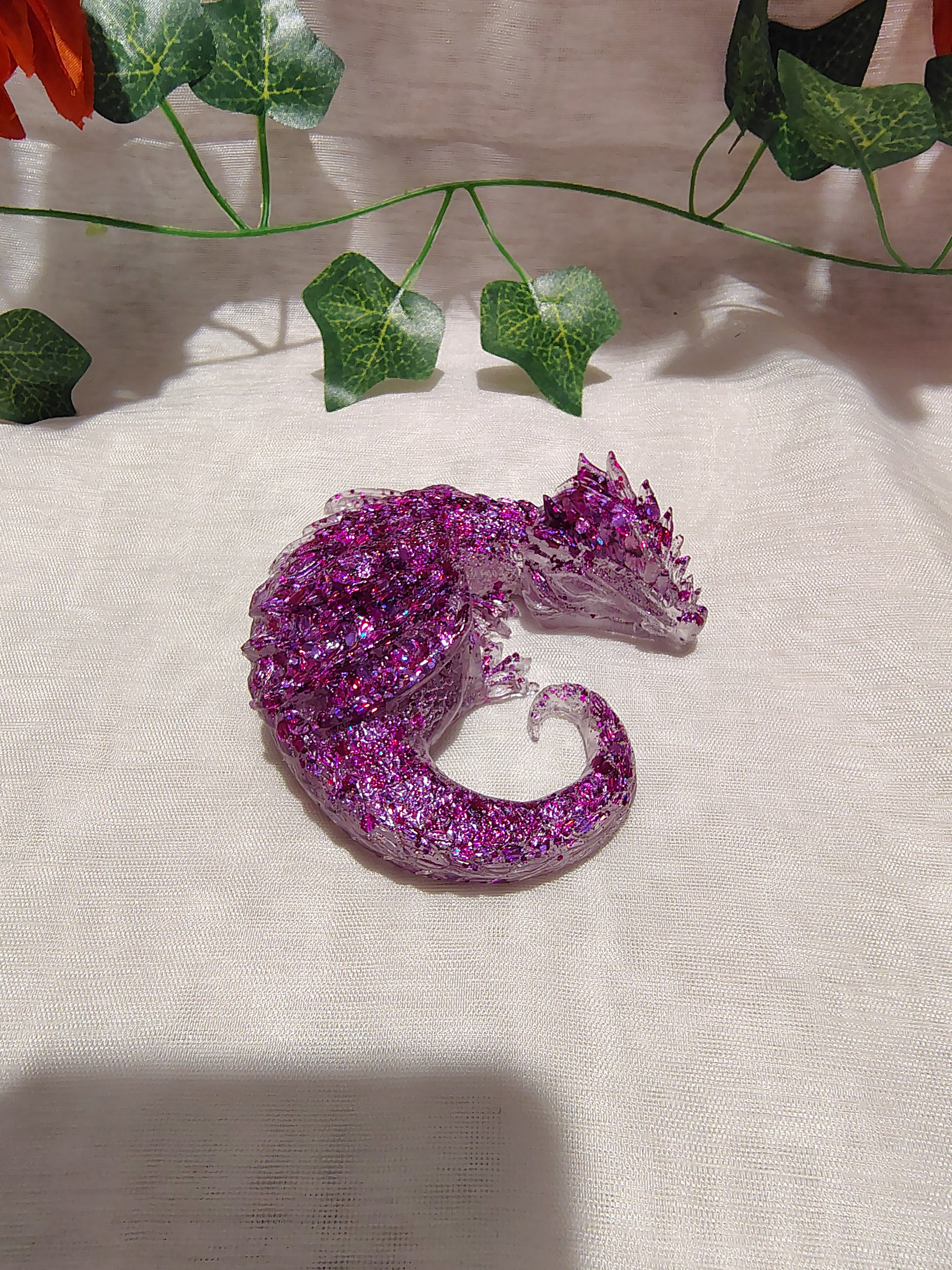 Dragon décoratif en résine époxy fait main – Objet de décoration fantastique artisanal