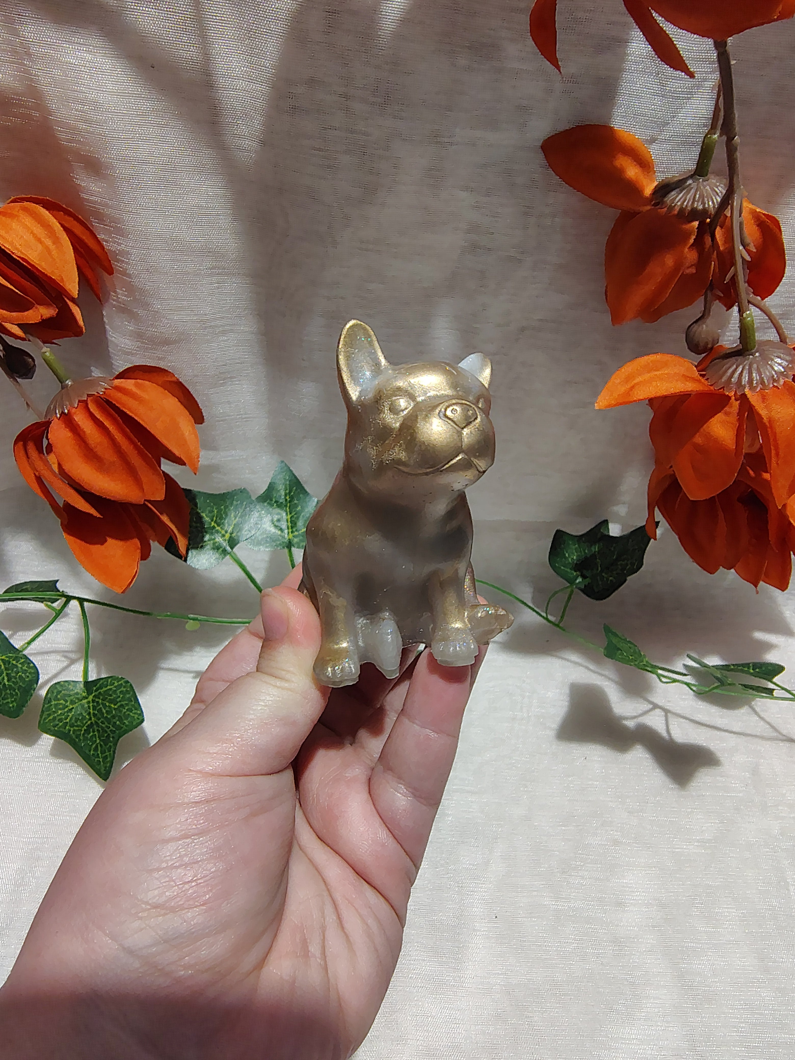 Bouledogue en résine époxy fait main – Objet de décoration artisanal unique