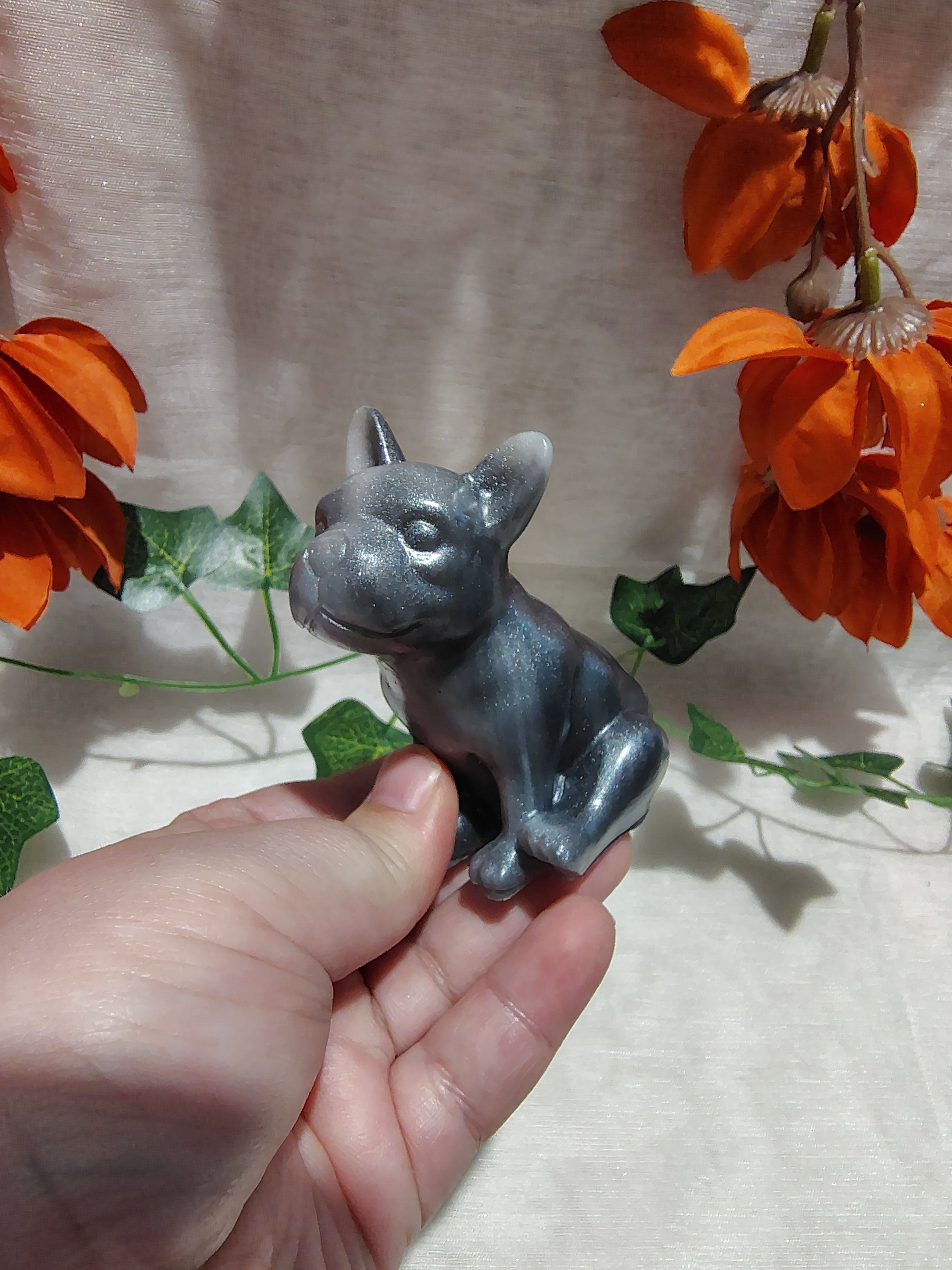 Bouledogue en résine époxy fait main – Objet de décoration artisanal unique