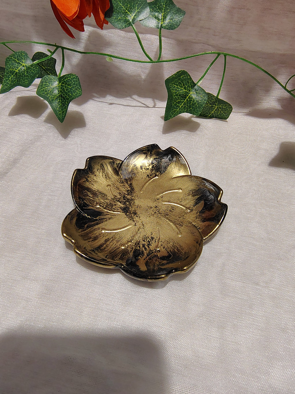 Vide-poche / Porte-savon lotus en résine époxy fait main – Déco zen artisanale