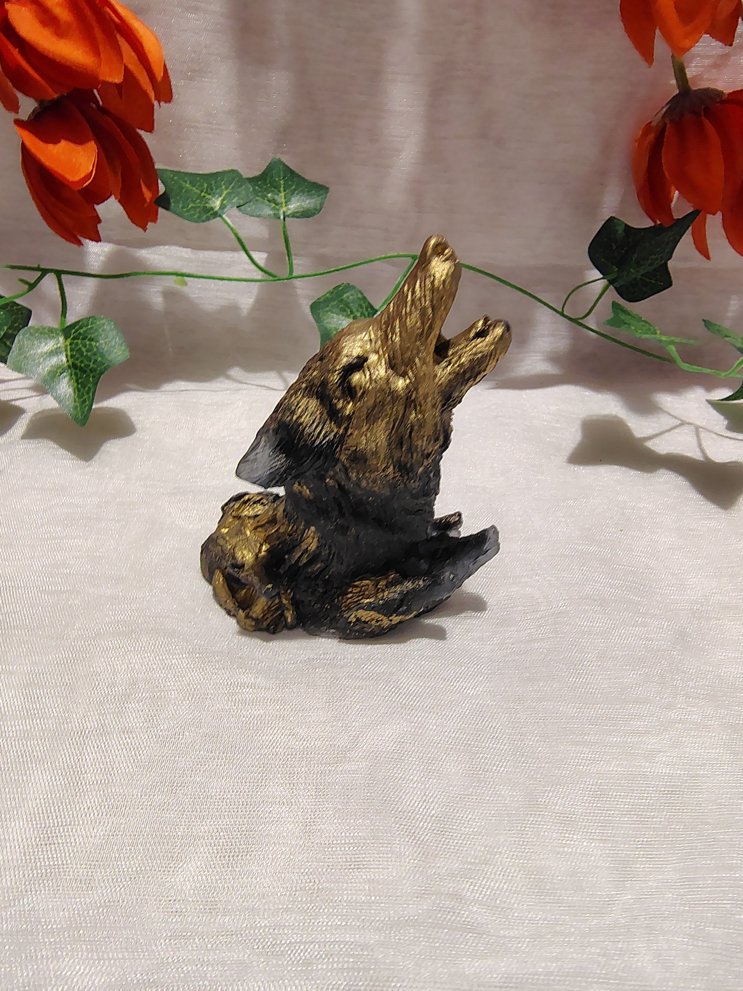 Loup décoratif en résine époxy fait main – Objet de décoration sauvage et artisanal