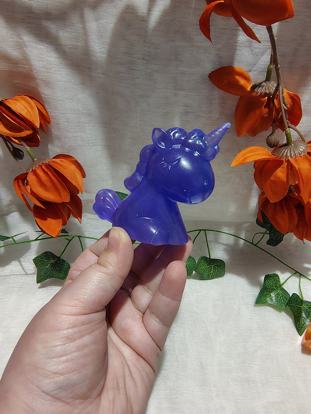 Licorne décorative en résine époxy fait main – Objet de décoration féérique artisanal