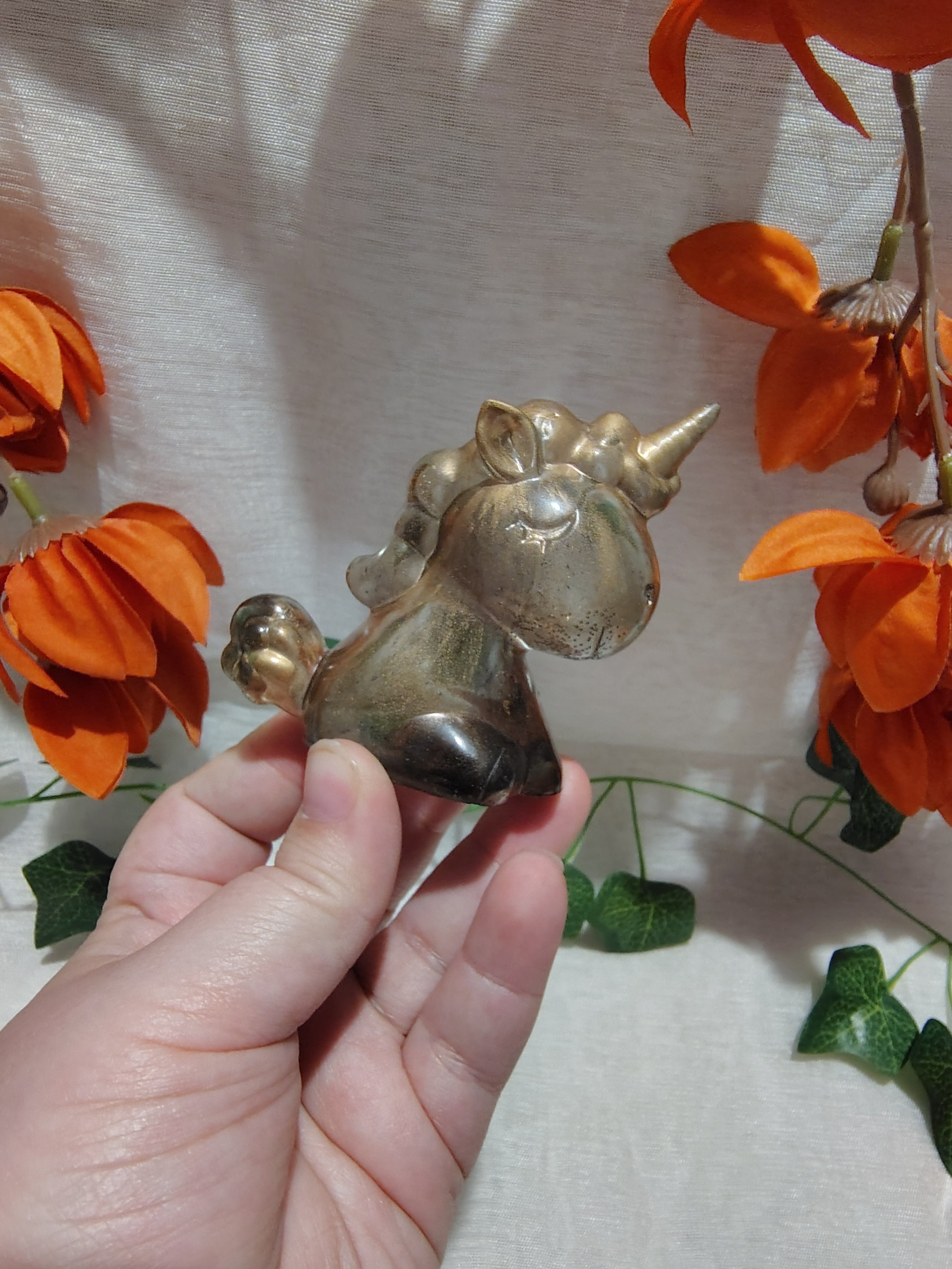 Licorne décorative en résine époxy fait main – Objet de décoration féérique artisanal