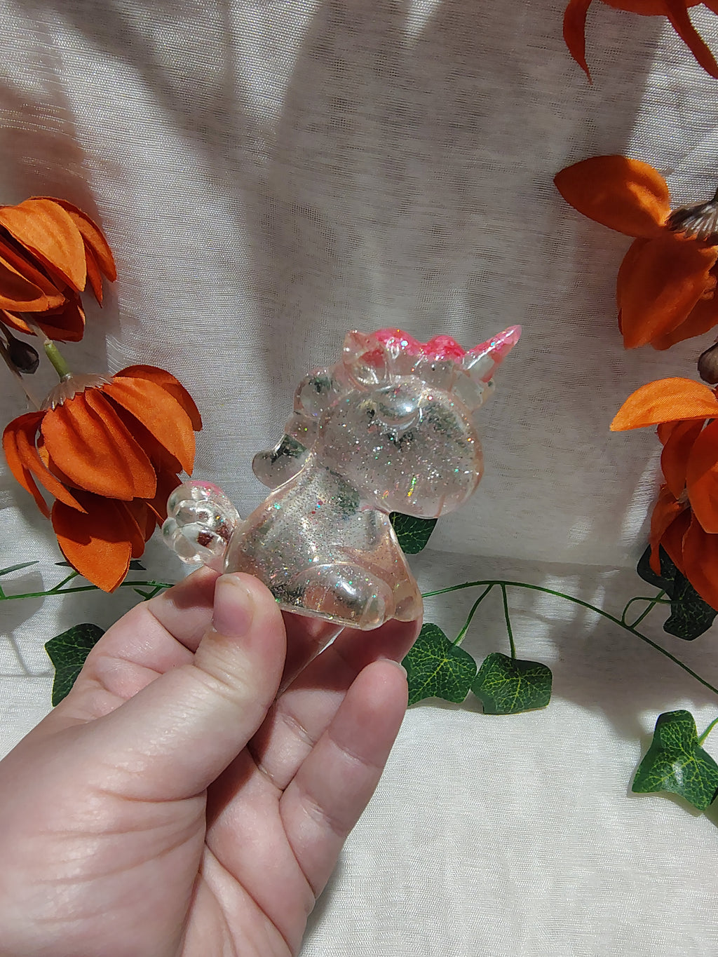 Licorne décorative en résine époxy fait main – Objet de décoration féérique artisanal