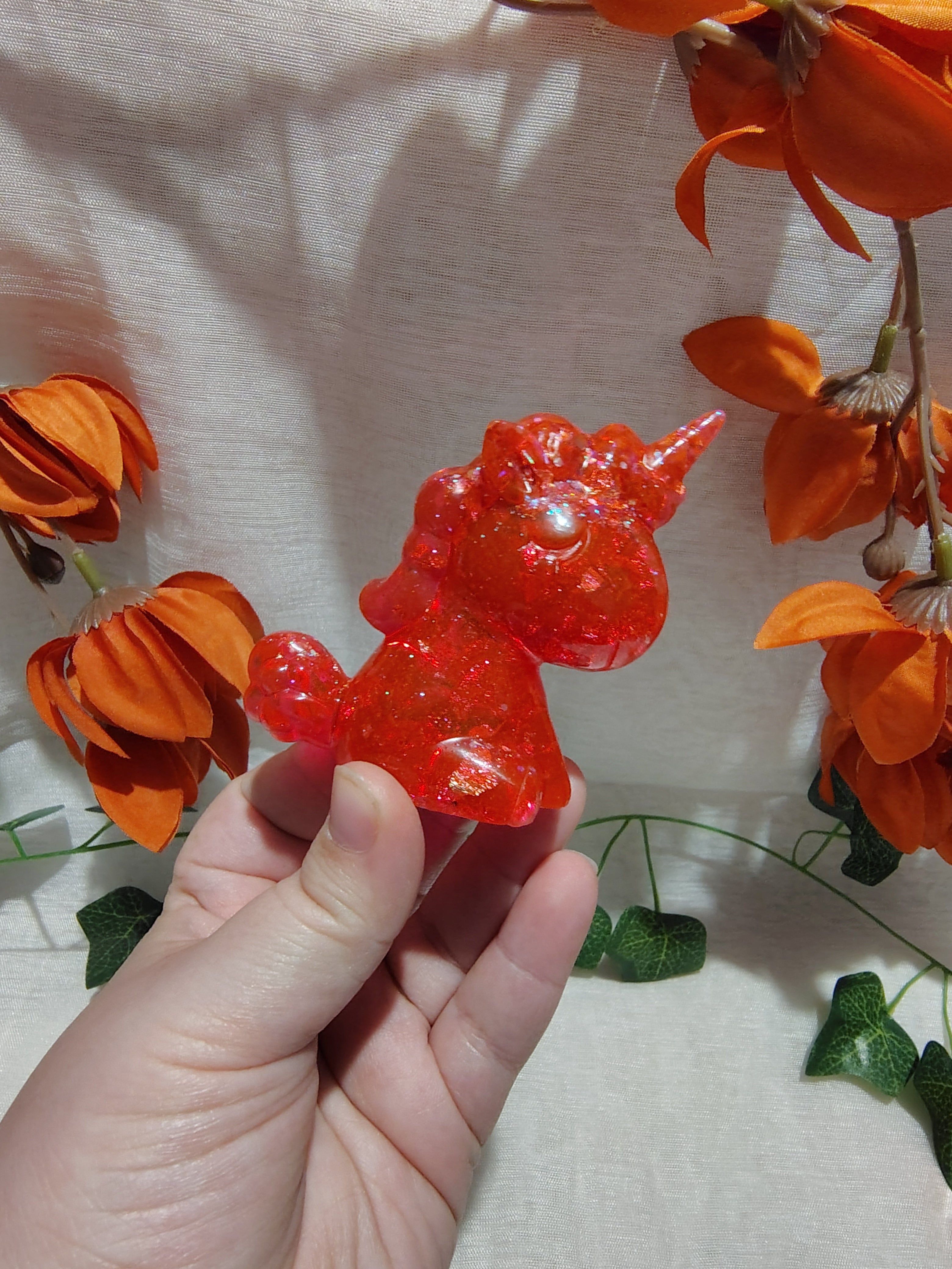 Licorne décorative en résine époxy fait main – Objet de décoration féérique artisanal