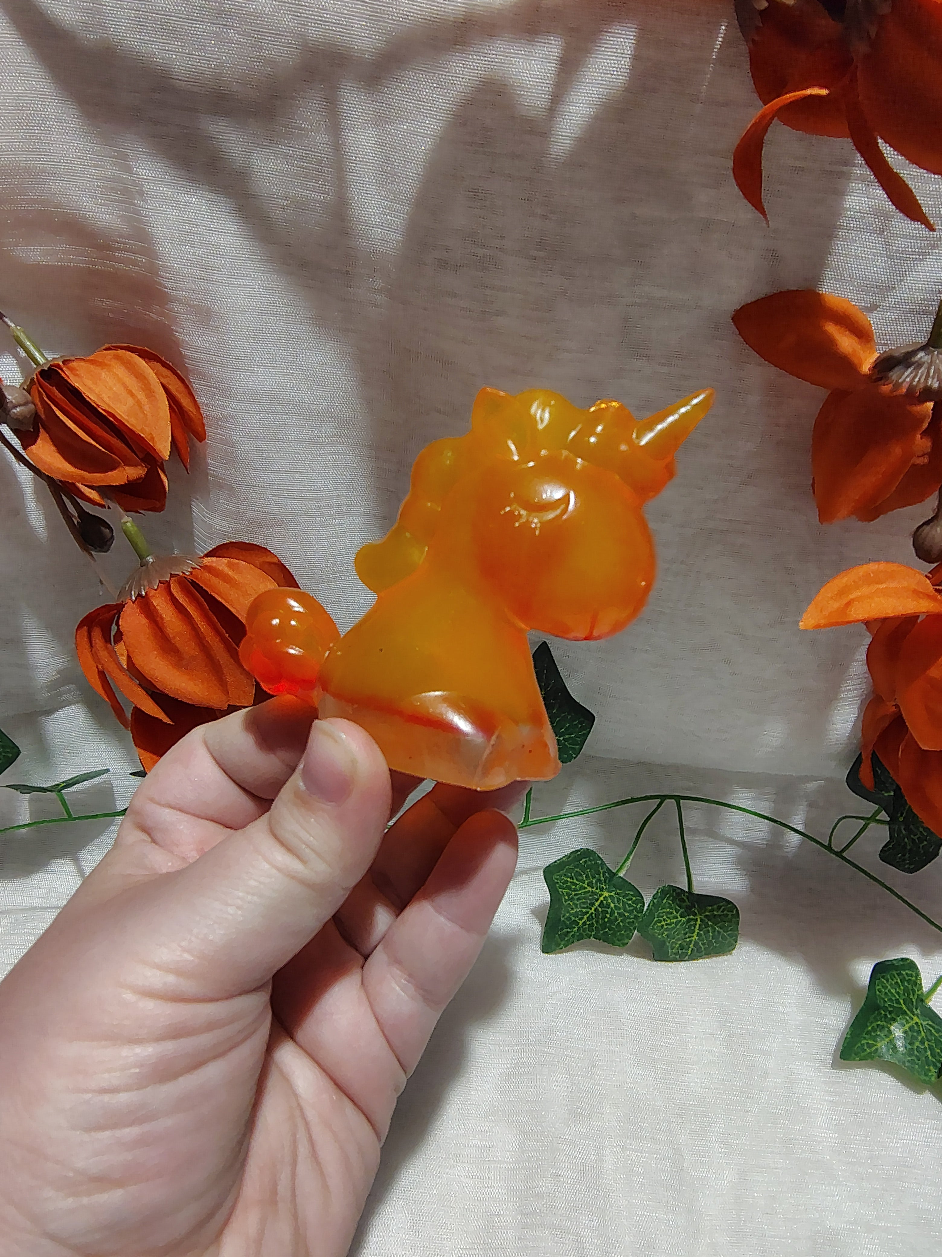 Licorne décorative en résine époxy fait main – Objet de décoration féérique artisanal