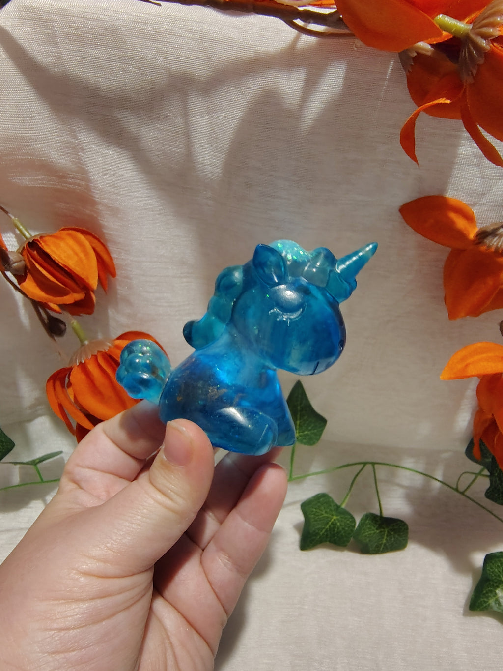 Licorne décorative en résine époxy fait main – Objet de décoration féérique artisanal