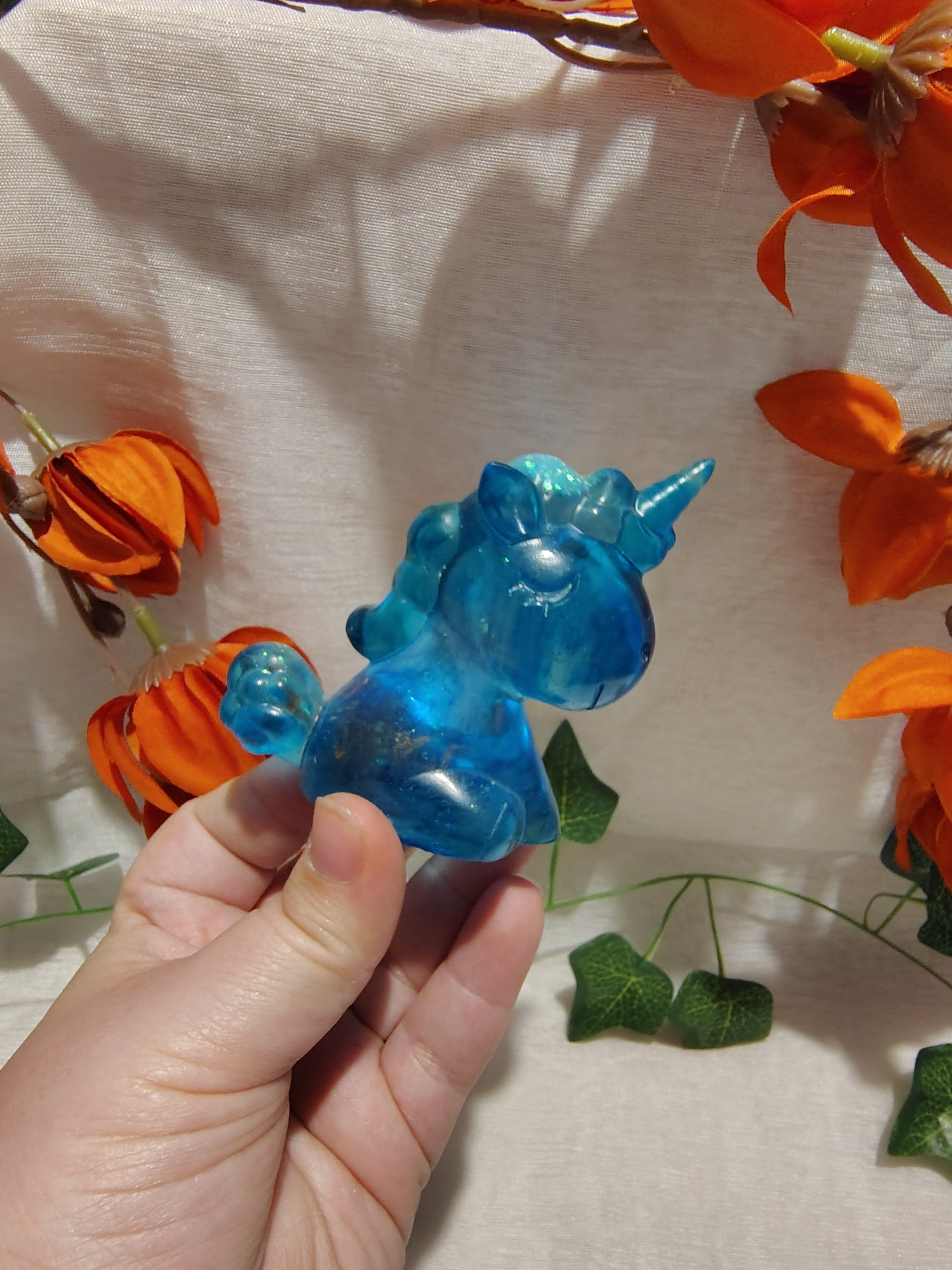 Licorne décorative en résine époxy fait main – Objet de décoration féérique artisanal