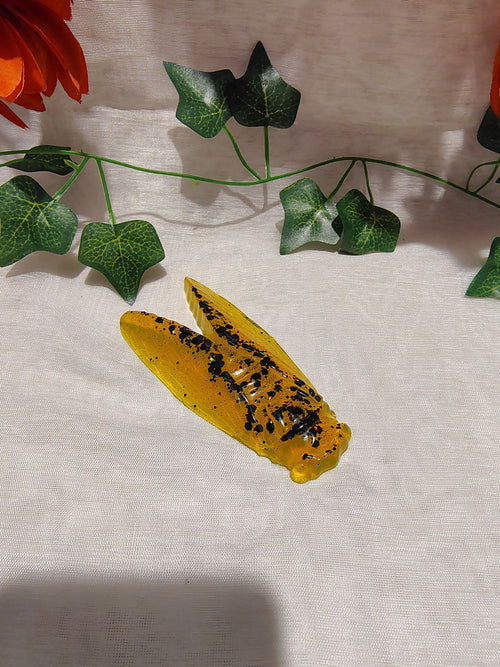 Cigale décorative en résine époxy fait main – Objet de décoration artisanale