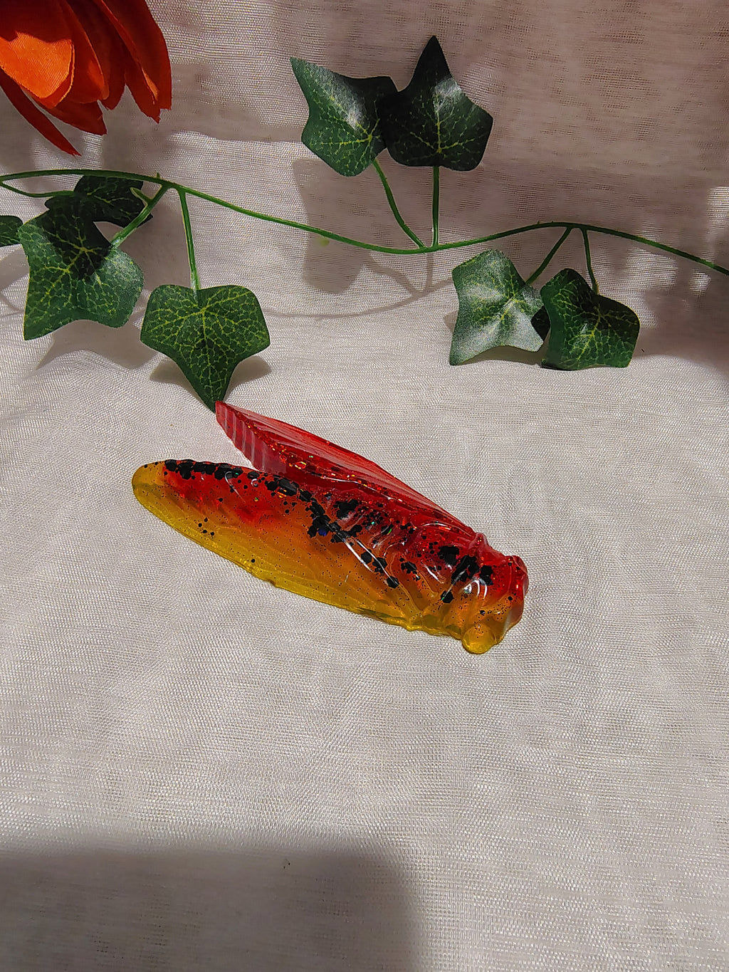 Cigale décorative en résine époxy fait main – Objet de décoration artisanale