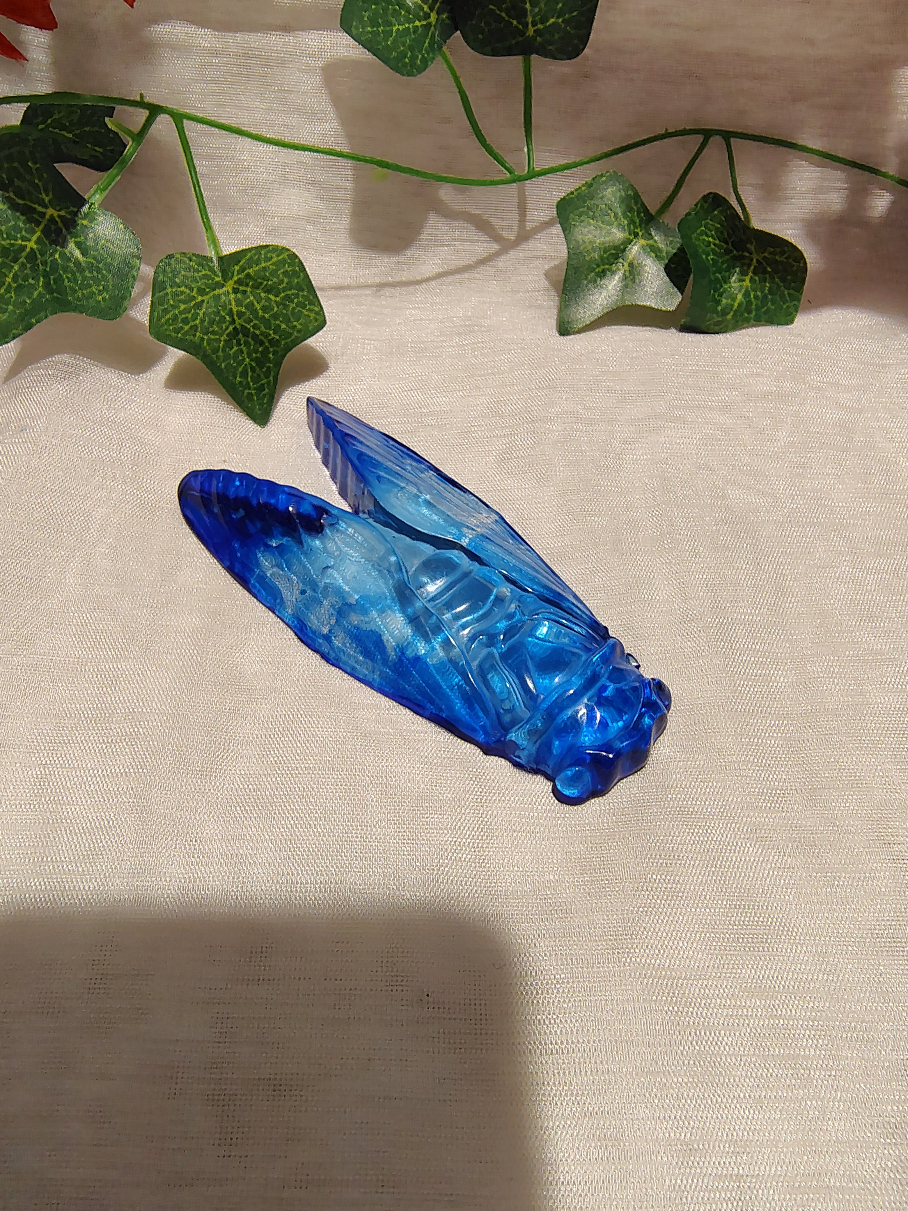 Cigale décorative en résine époxy fait main – Objet de décoration artisanale