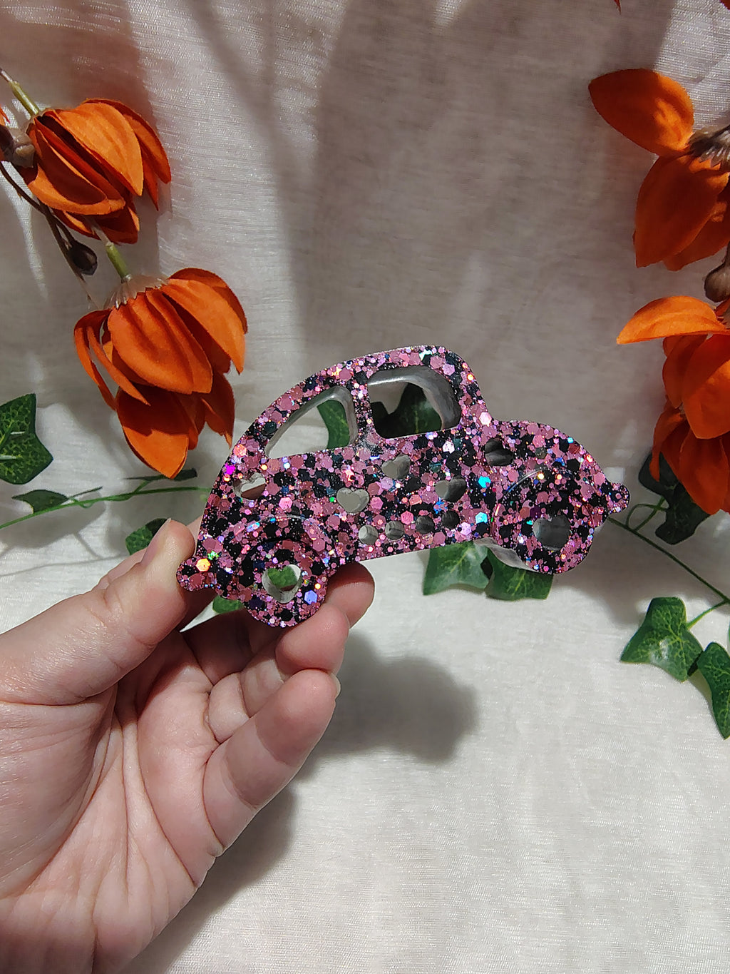 Voiture décorative en résine époxy fait main – Objet de décoration artisanal