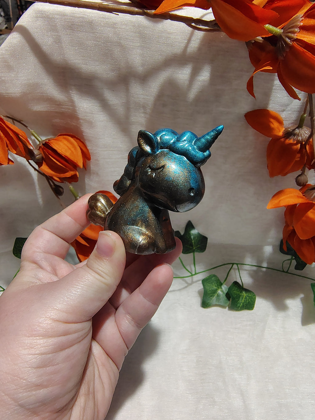 Licorne décorative en résine époxy fait main – Objet de décoration féérique artisanal