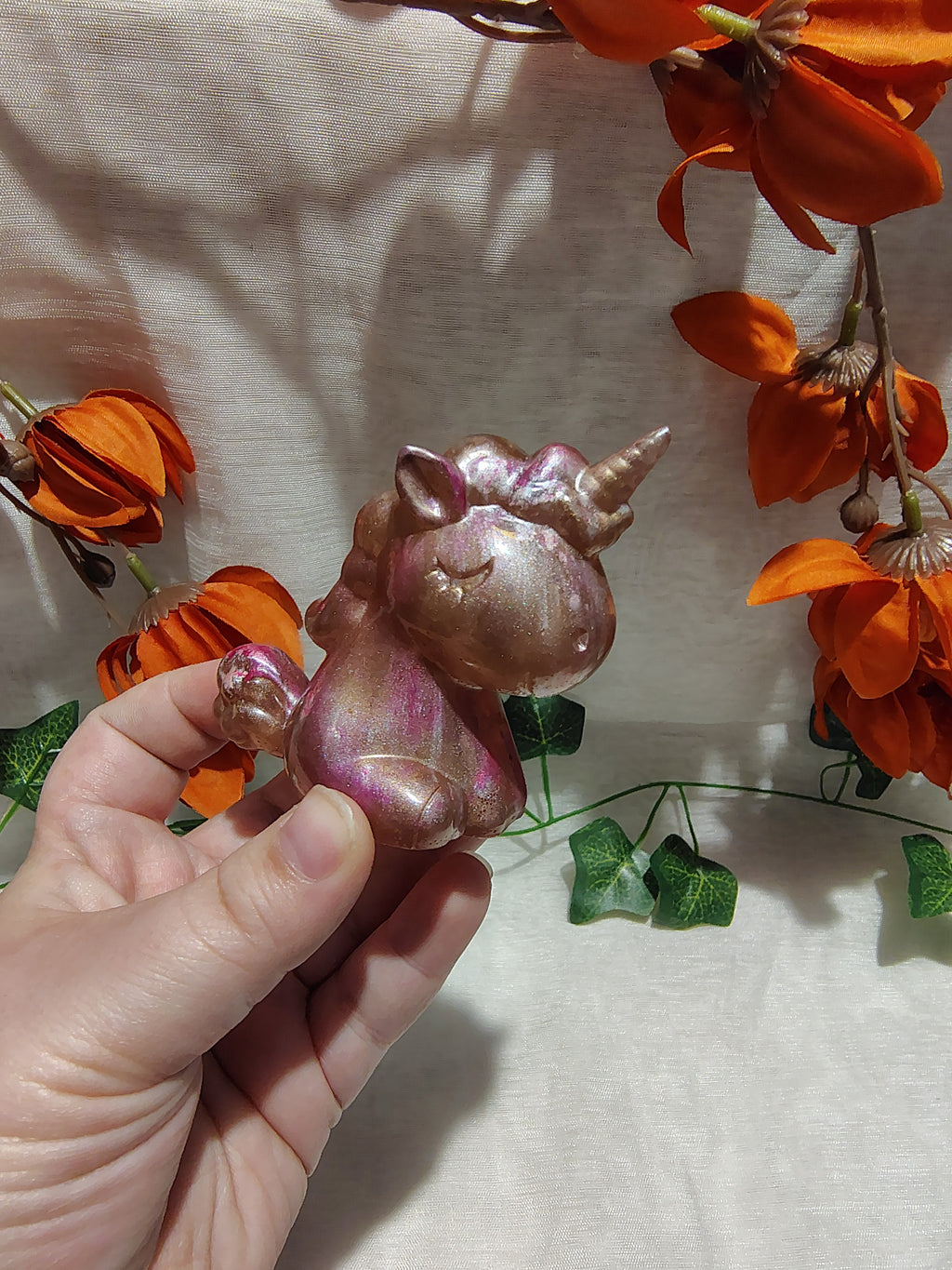 Licorne décorative en résine époxy fait main – Objet de décoration féérique artisanal