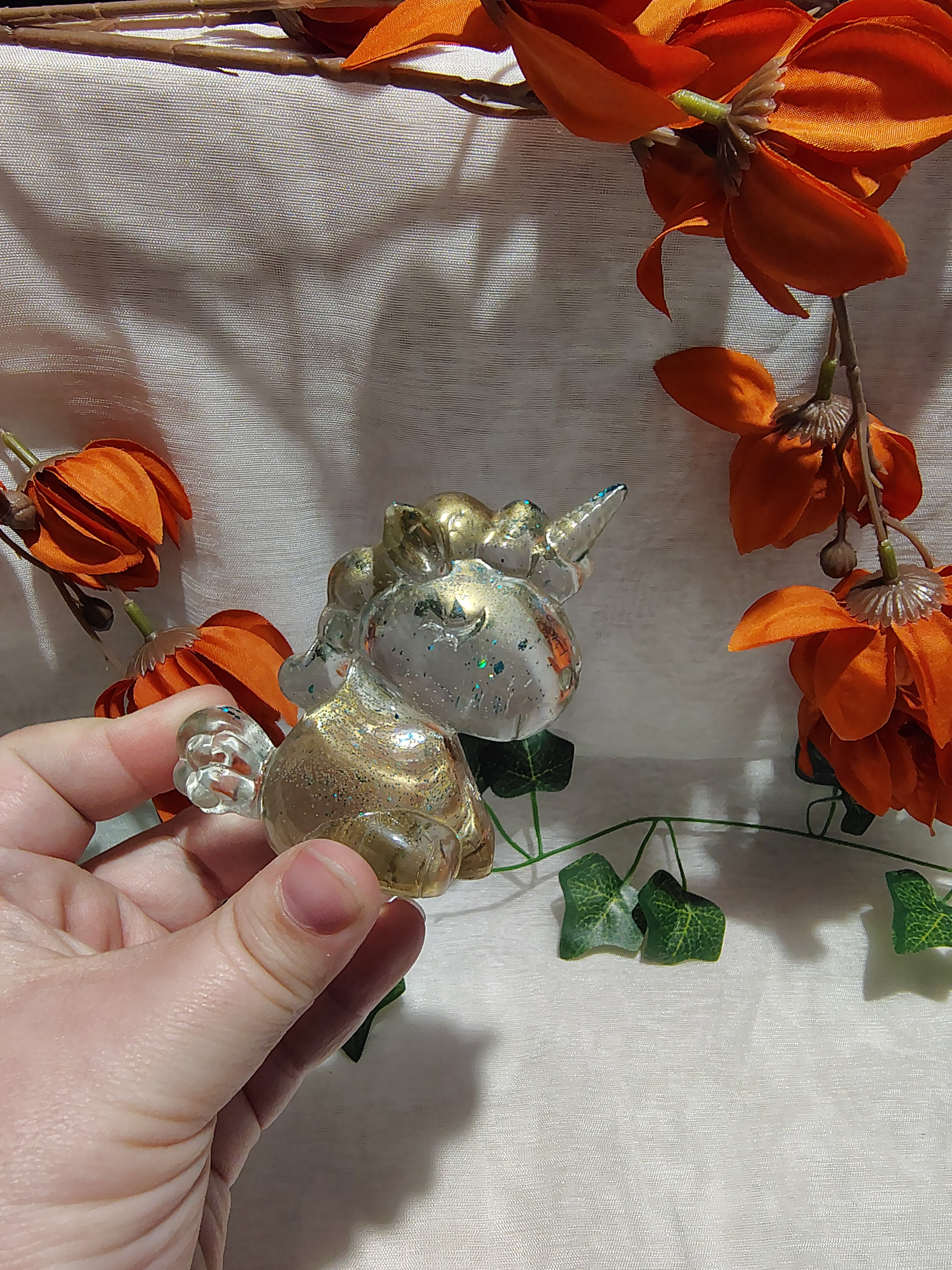 Licorne décorative en résine époxy fait main – Objet de décoration féérique artisanal