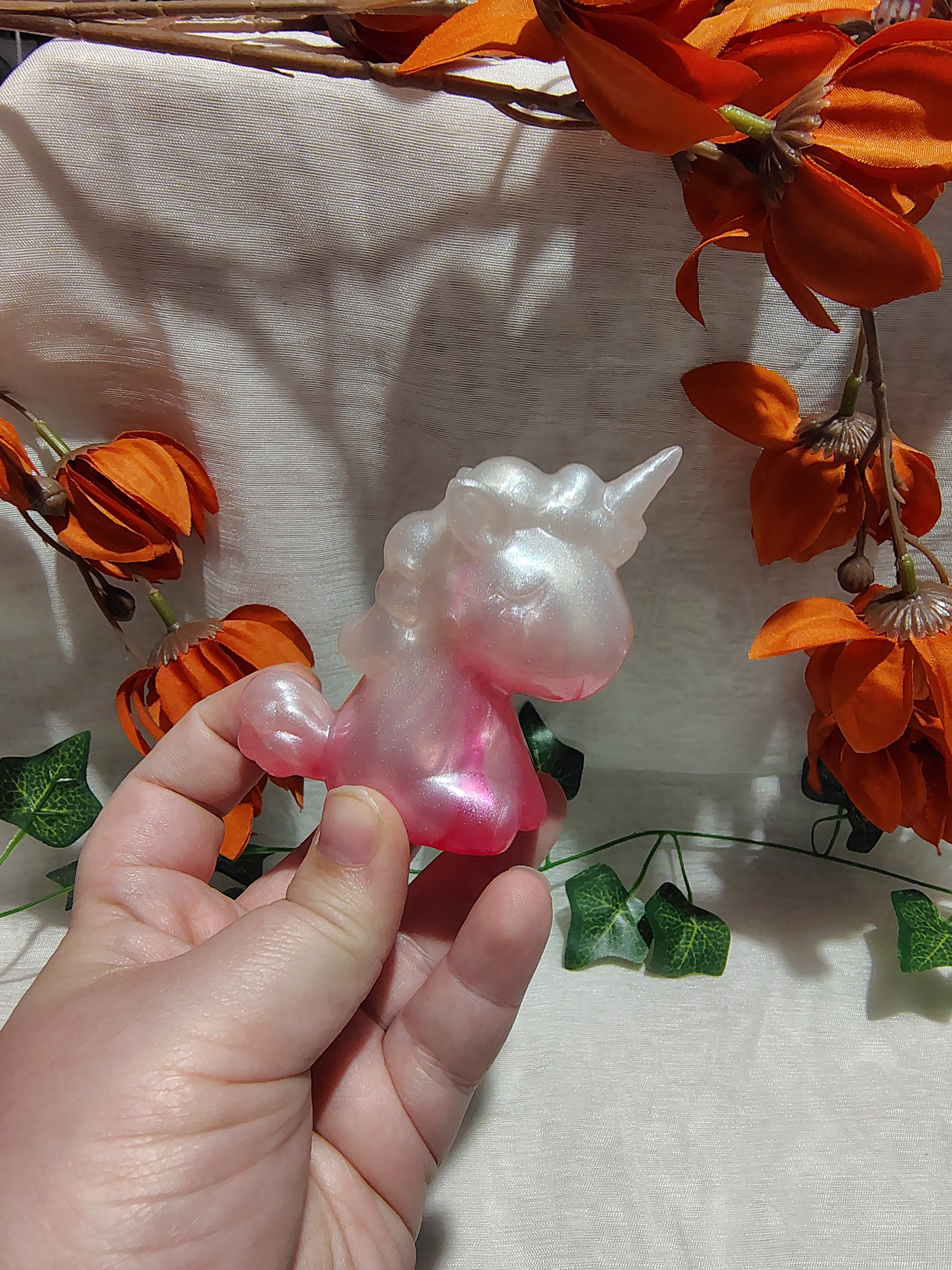 Licorne décorative en résine époxy fait main – Objet de décoration féérique artisanal