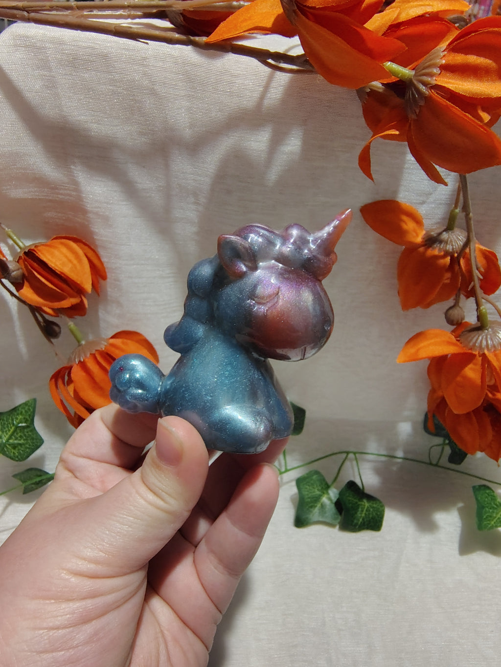 Licorne décorative en résine époxy fait main – Objet de décoration féérique artisanal