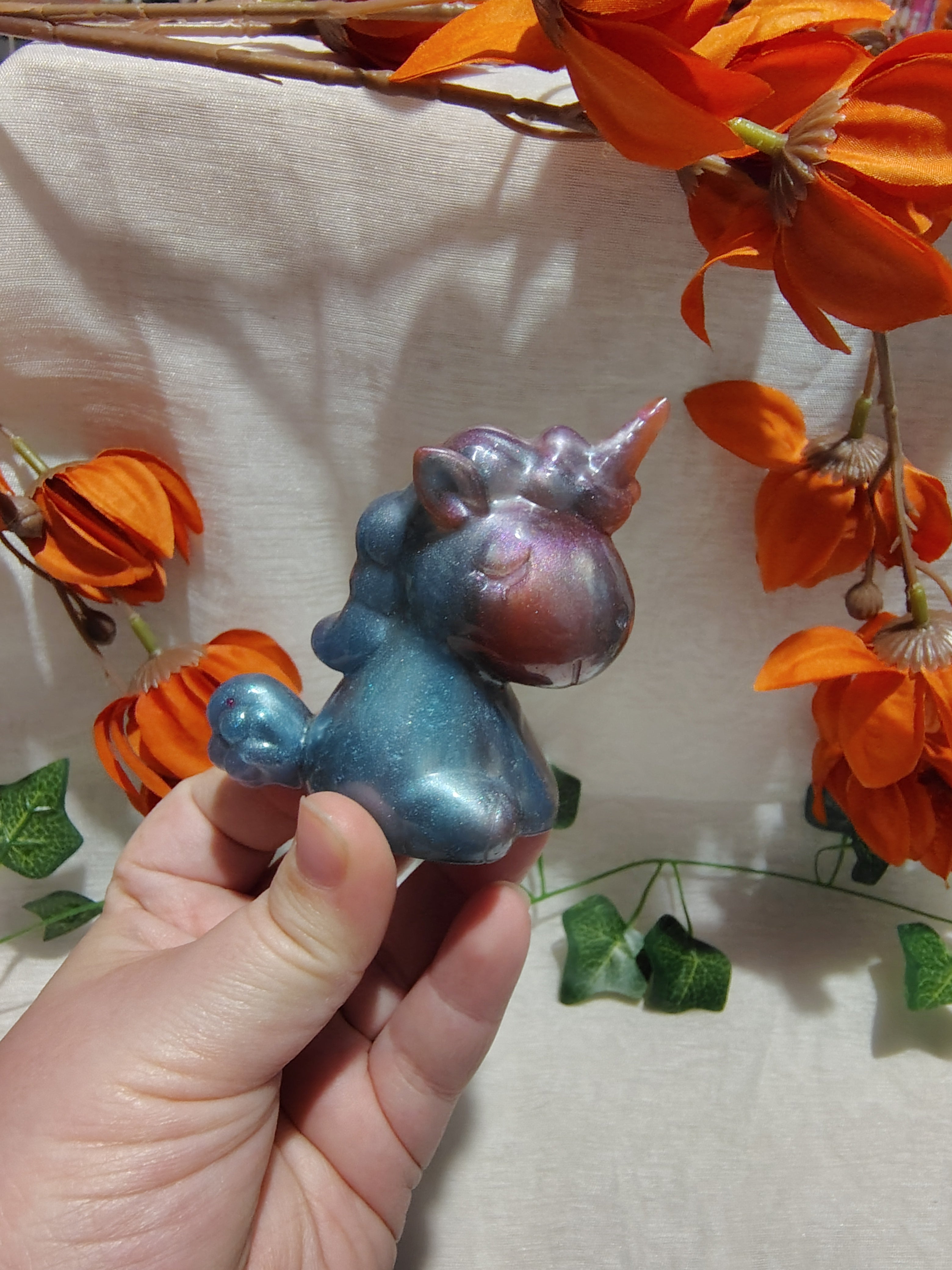 Licorne décorative en résine époxy fait main – Objet de décoration féérique artisanal