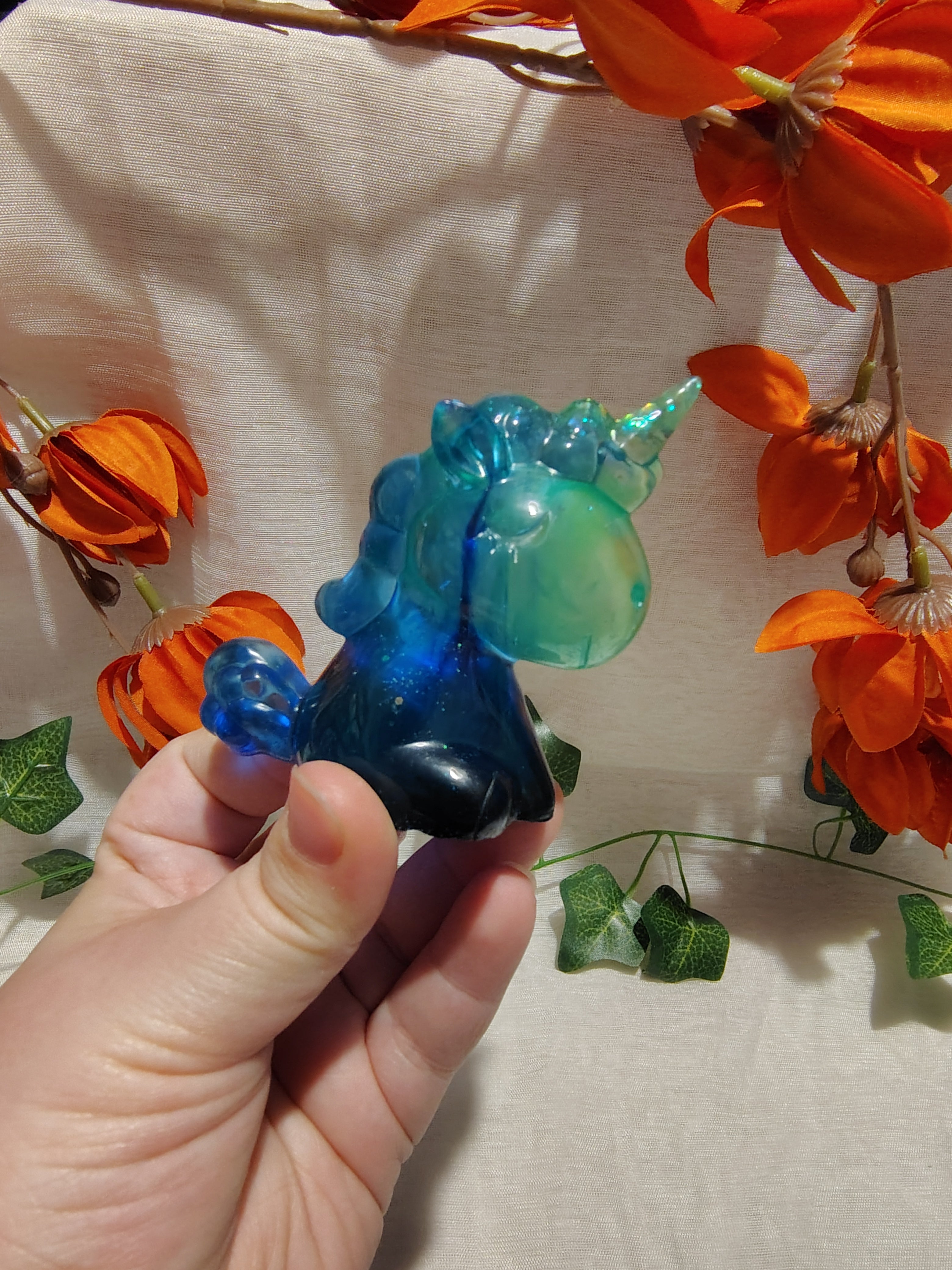 Licorne décorative en résine époxy fait main – Objet de décoration féérique artisanal