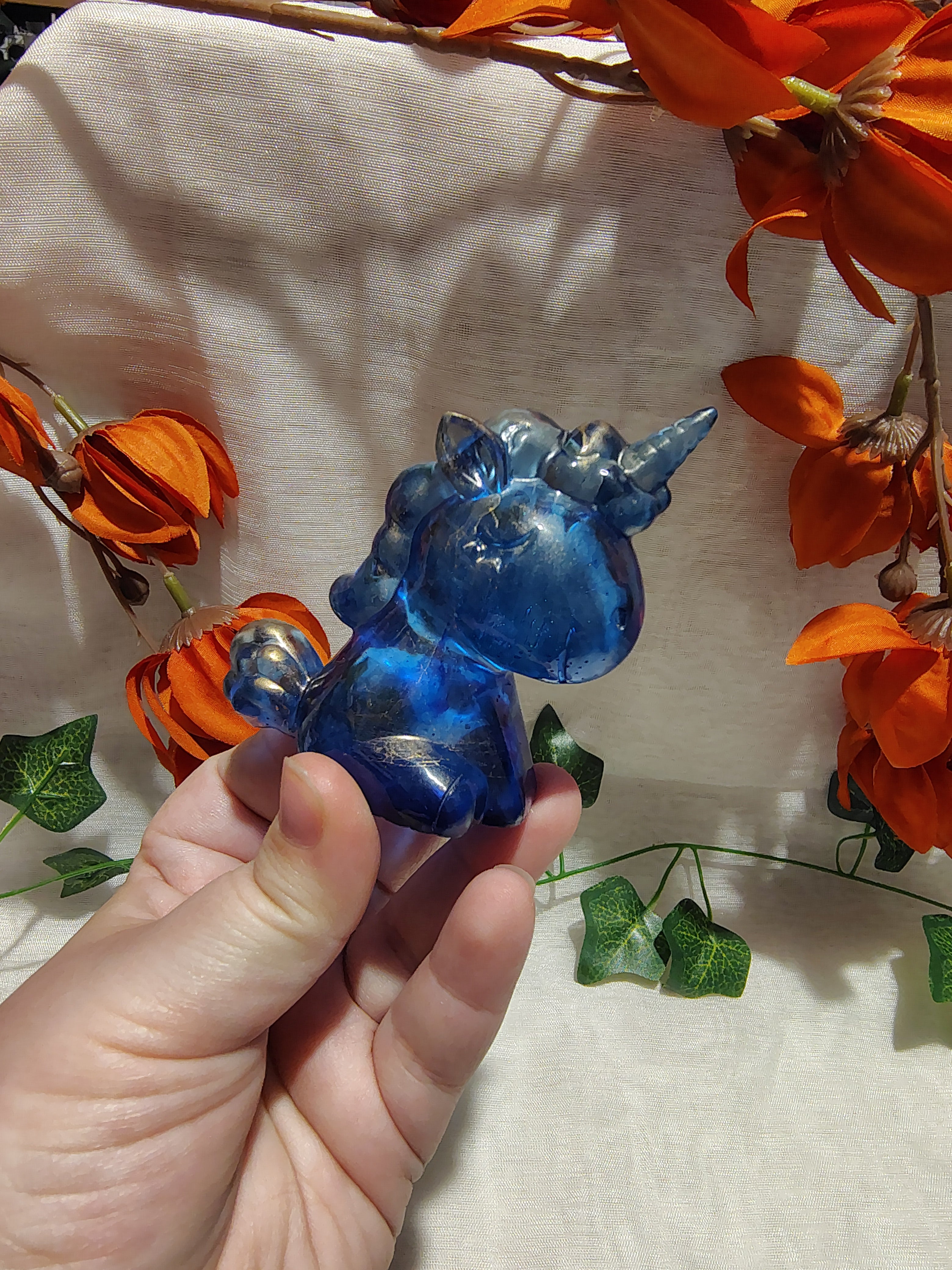 Licorne décorative en résine époxy fait main – Objet de décoration féérique artisanal