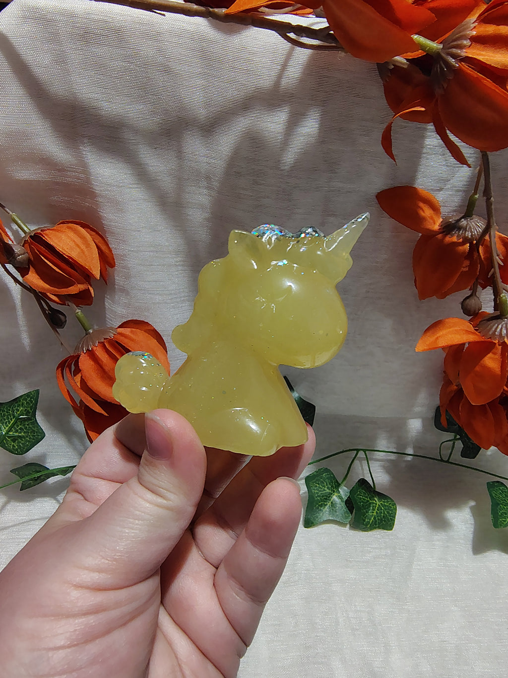 Licorne décorative en résine époxy fait main – Objet de décoration féérique artisanal