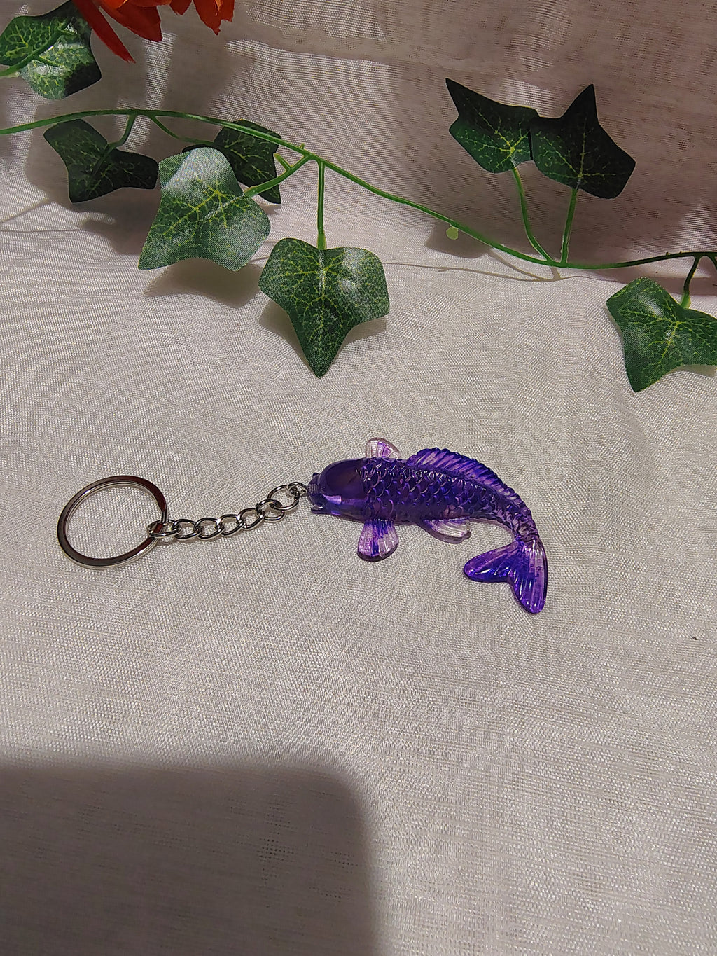 Porte-clés Carpe Koi en résine époxy fait main – Accessoire artisanal porte-bonheur