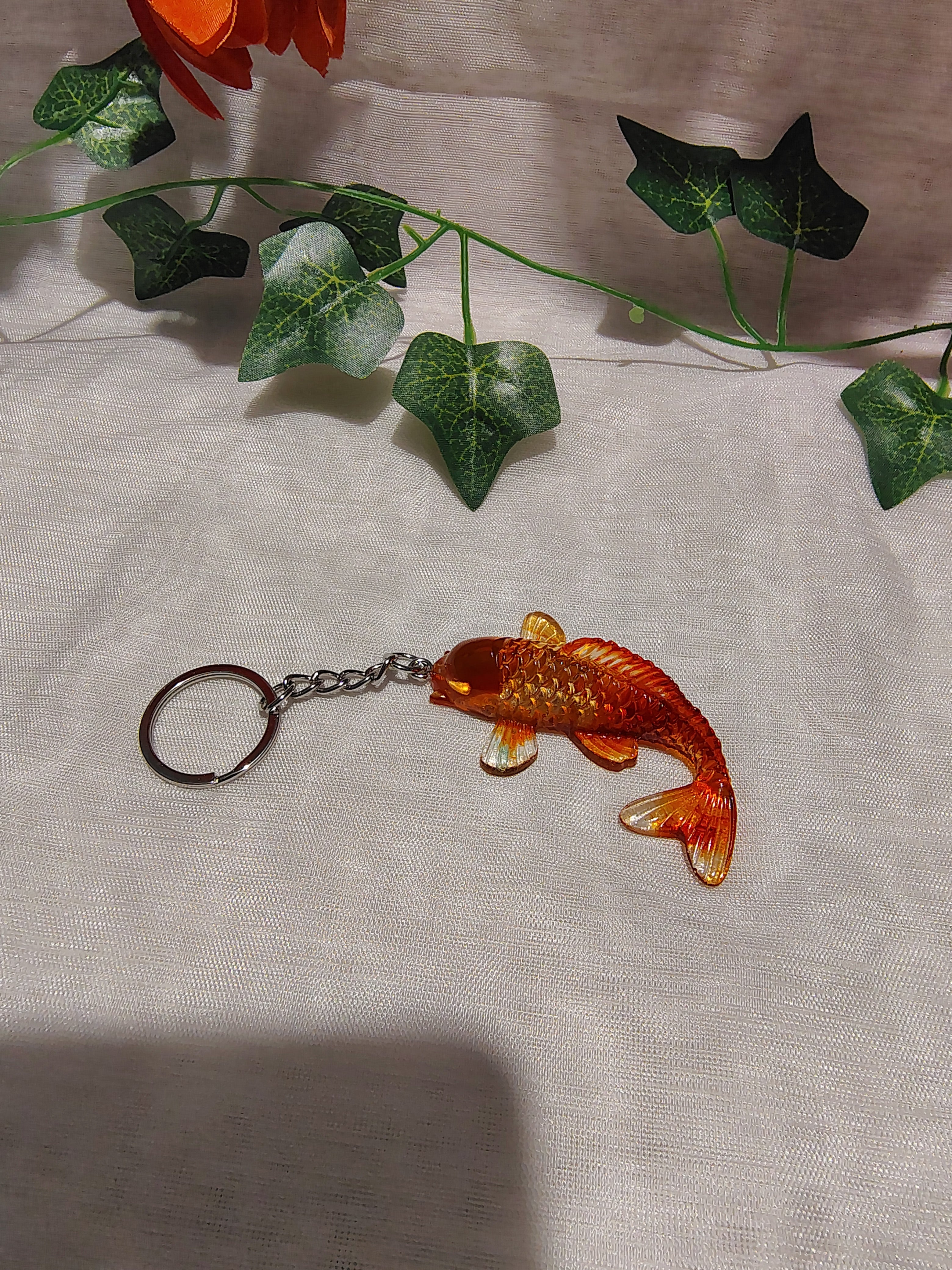 Porte-clés Carpe Koi en résine époxy fait main – Accessoire artisanal porte-bonheur
