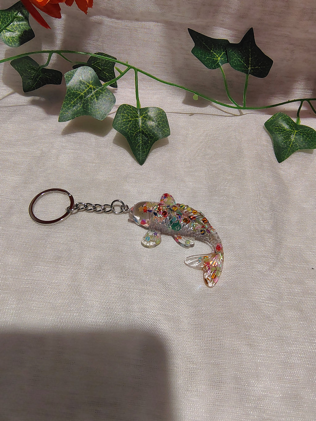 Porte-clés Carpe Koi en résine époxy fait main – Accessoire artisanal porte-bonheur