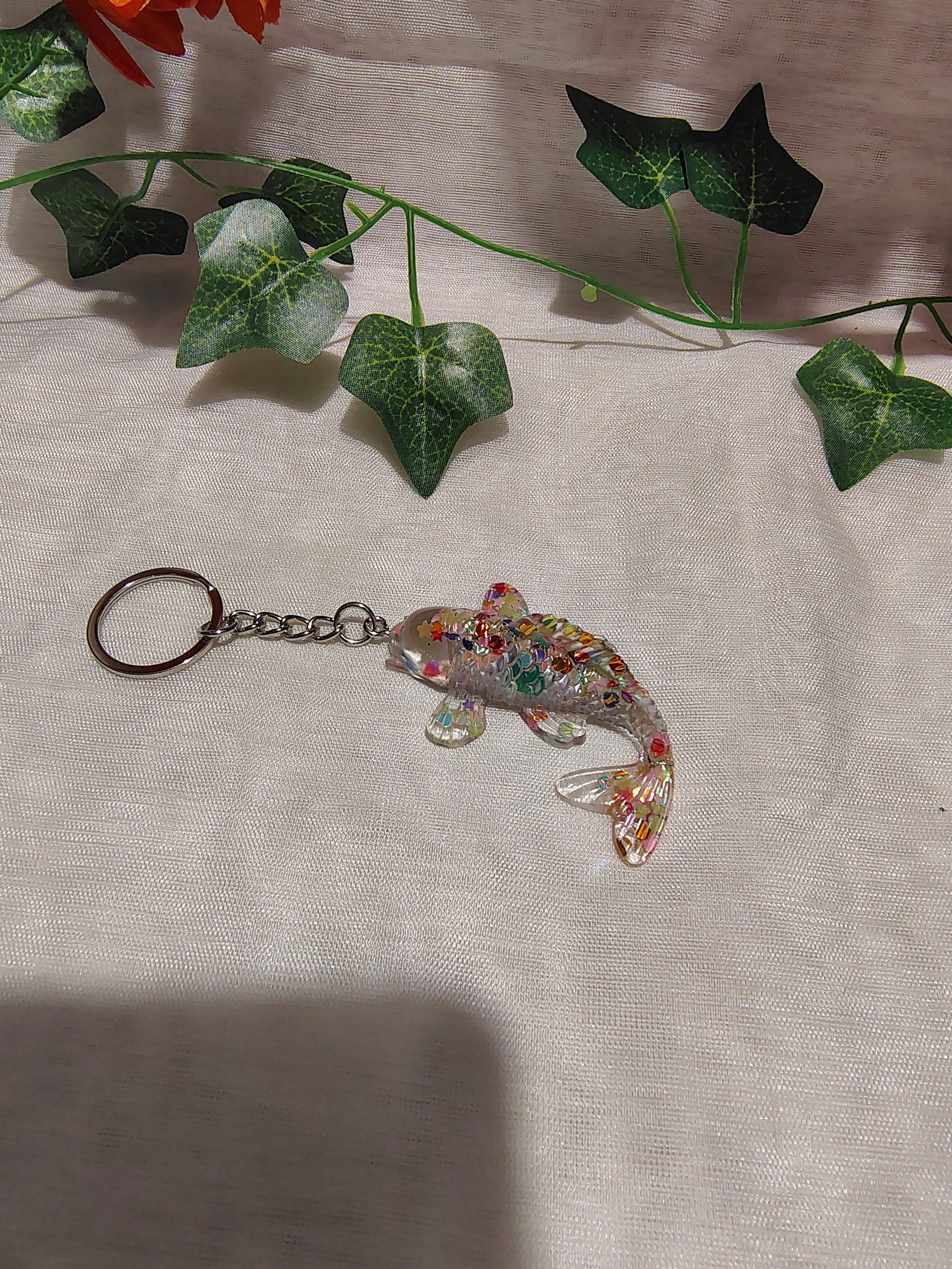 Porte-clés Carpe Koi en résine époxy fait main – Accessoire artisanal porte-bonheur