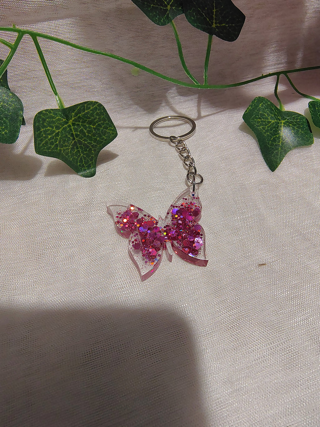 Porte-clés Papillon en résine époxy fait main – Accessoire artisanal élégant