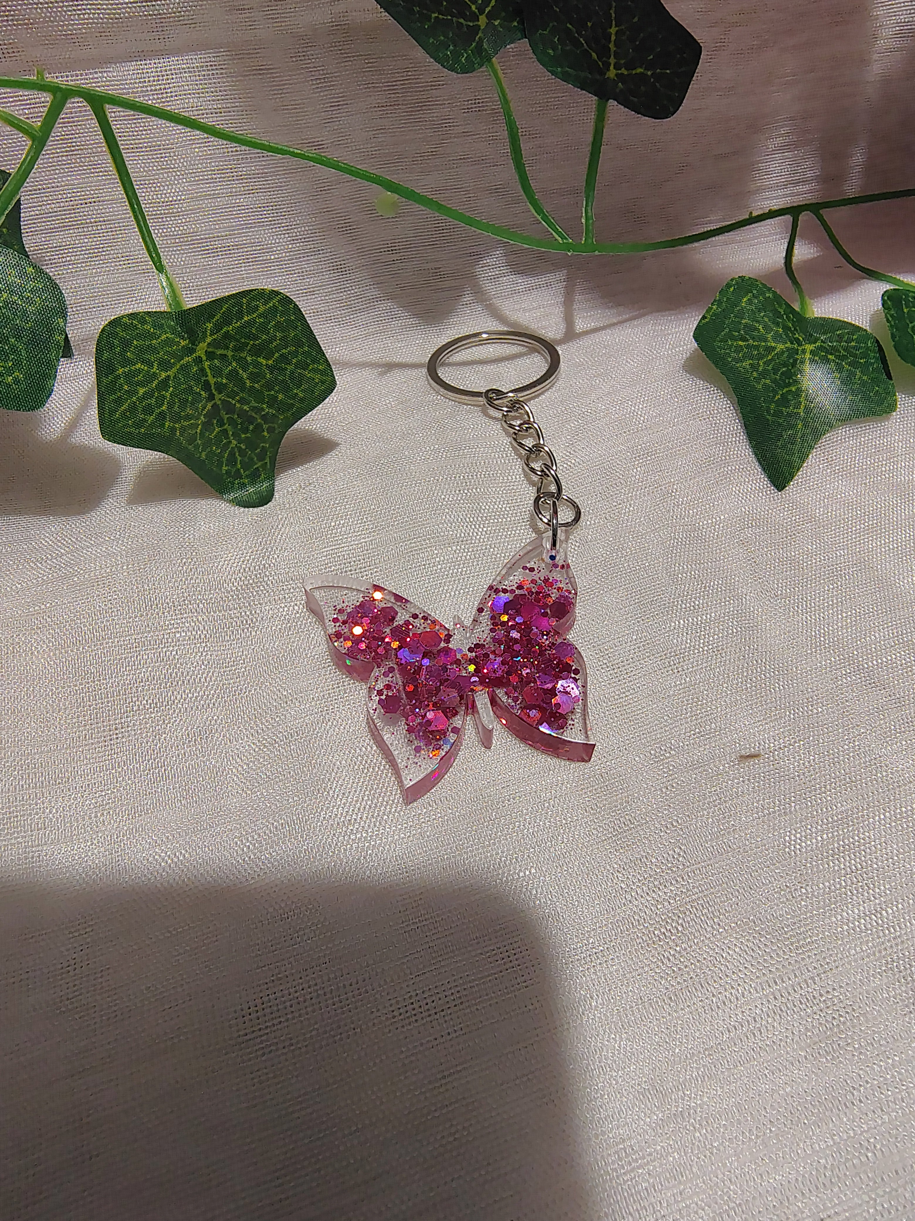 Porte-clés Papillon en résine époxy fait main – Accessoire artisanal élégant