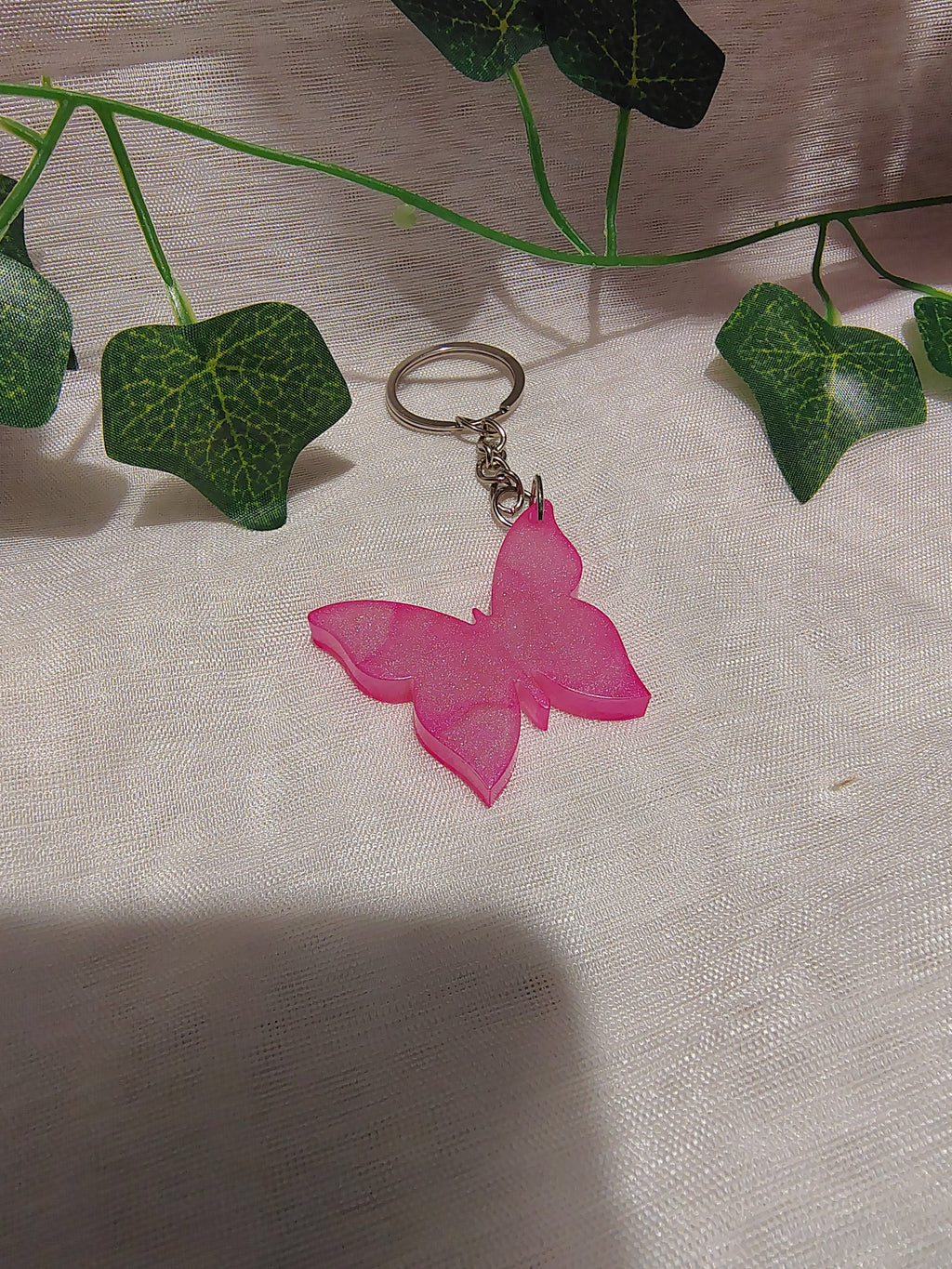 Porte-clés Papillon en résine époxy fait main – Accessoire artisanal élégant