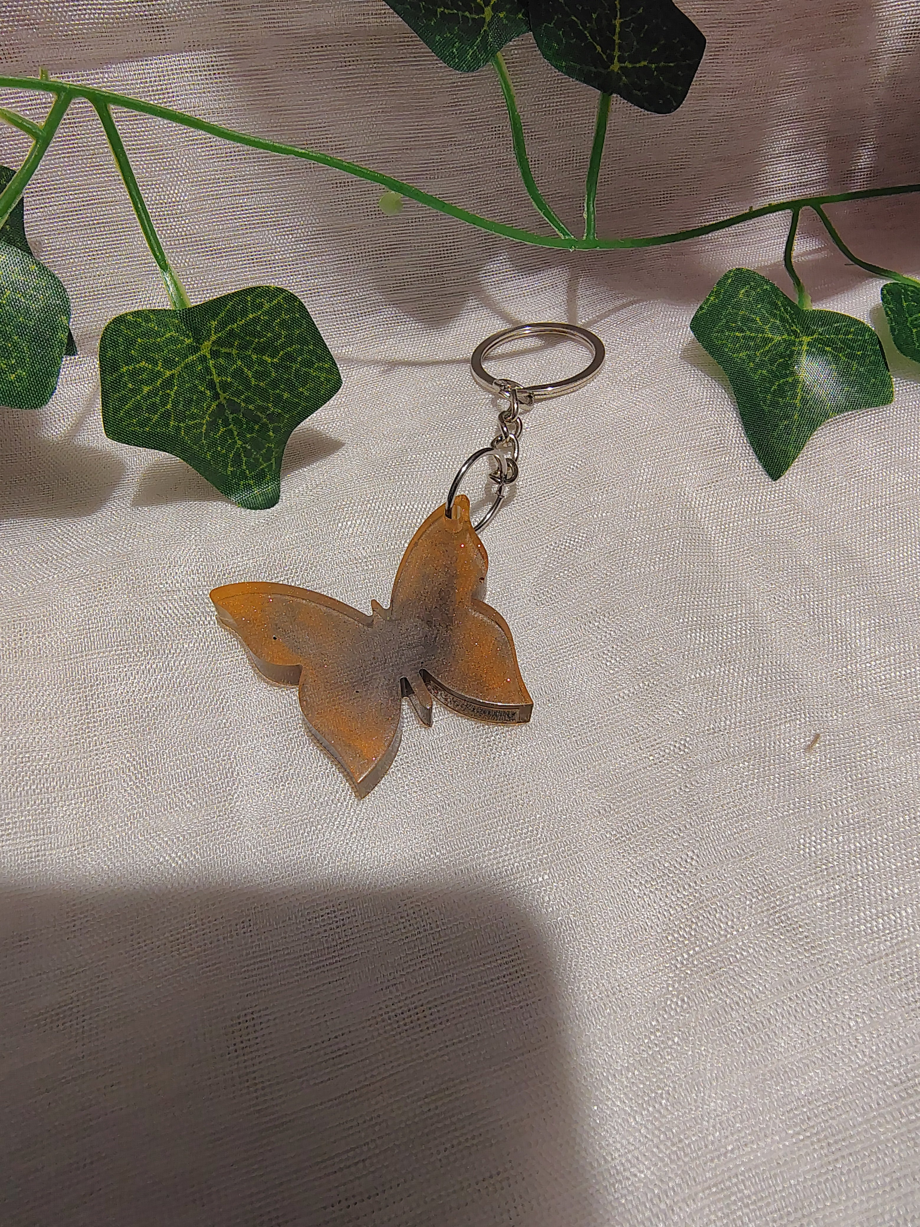 Porte-clés Papillon en résine époxy fait main – Accessoire artisanal élégant