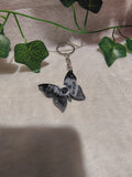 Porte-clés Papillon en résine époxy fait main – Accessoire artisanal élégant