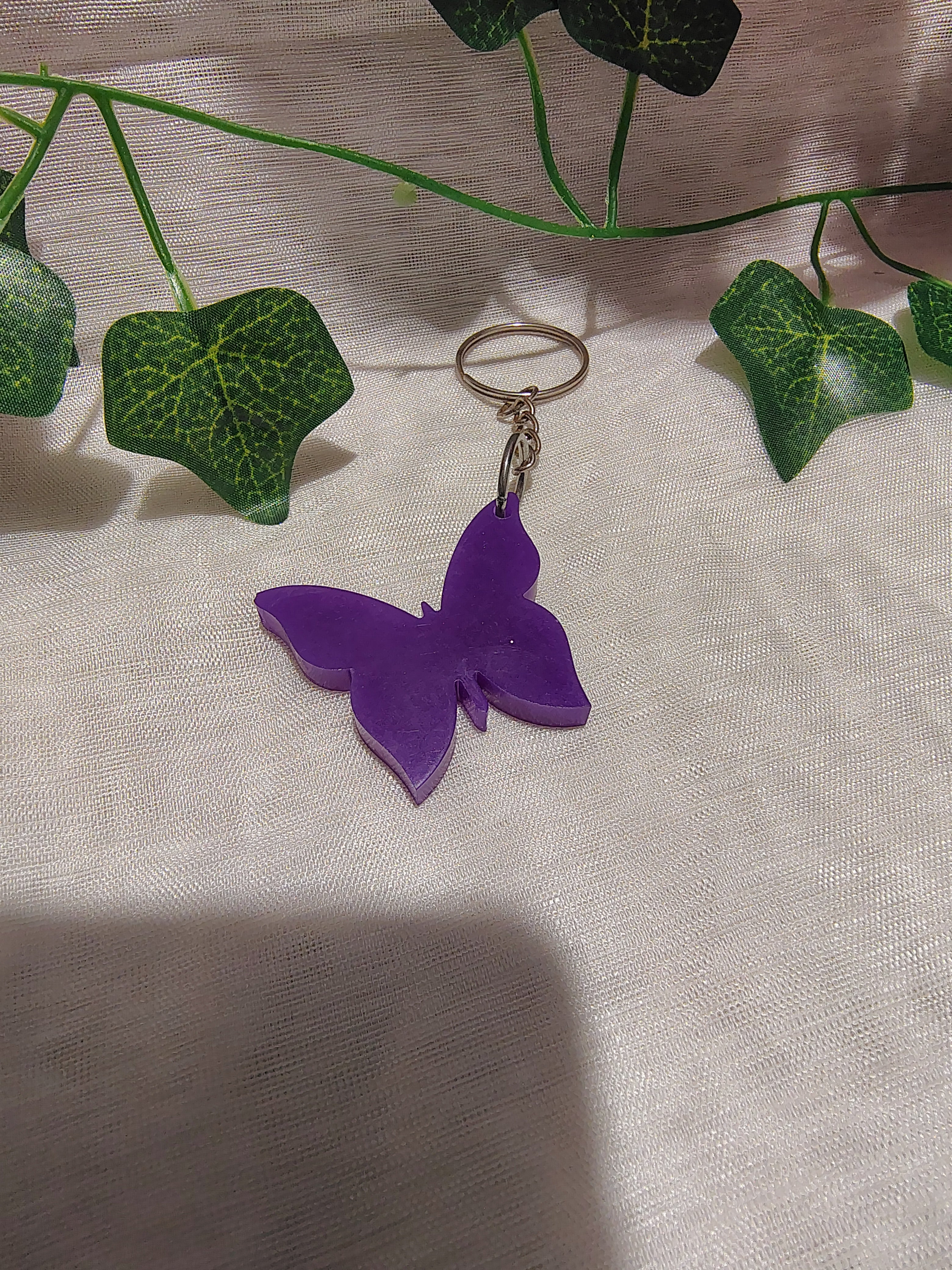 Porte-clés Papillon en résine époxy fait main – Accessoire artisanal élégant