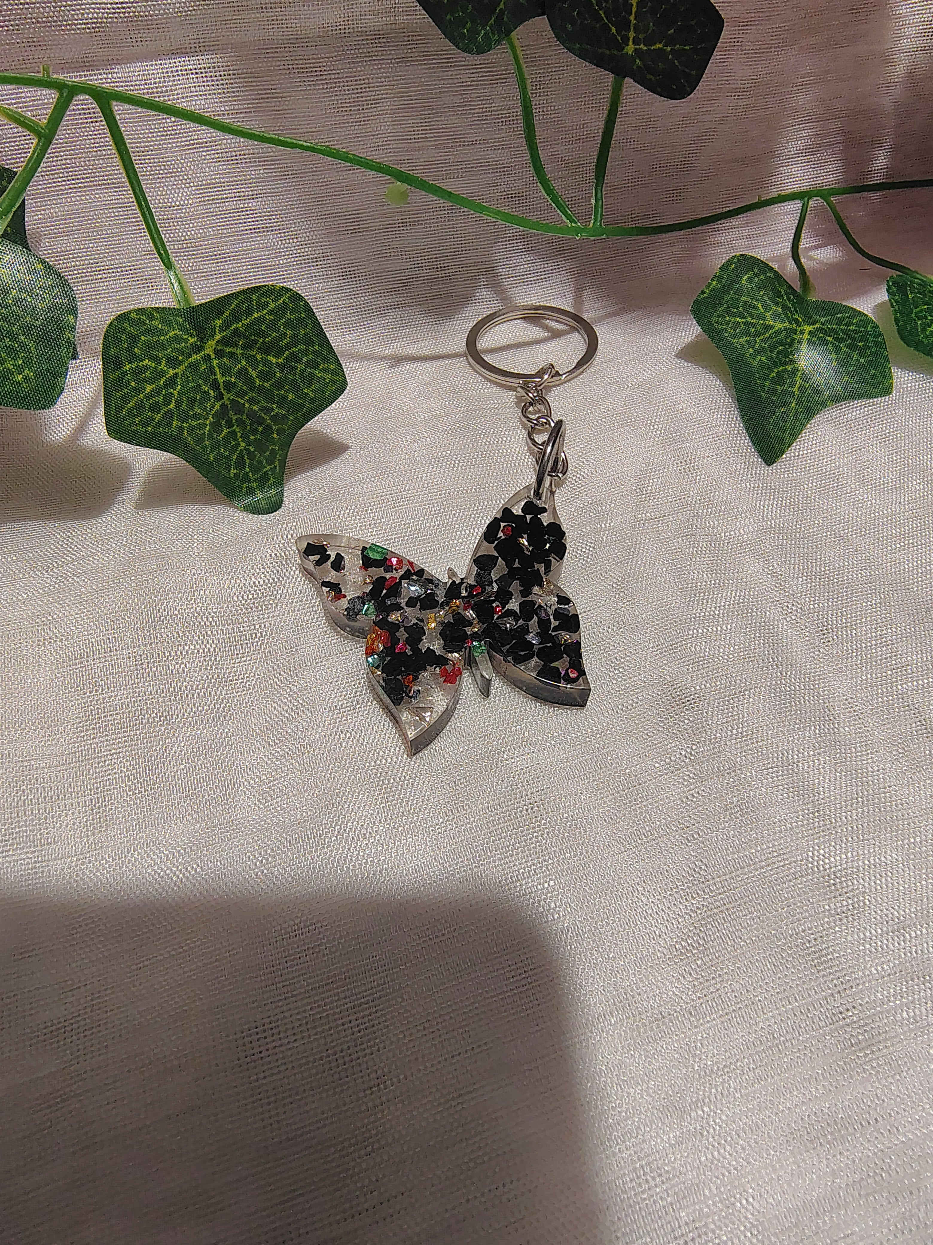 Porte-clés Papillon en résine époxy fait main – Accessoire artisanal élégant