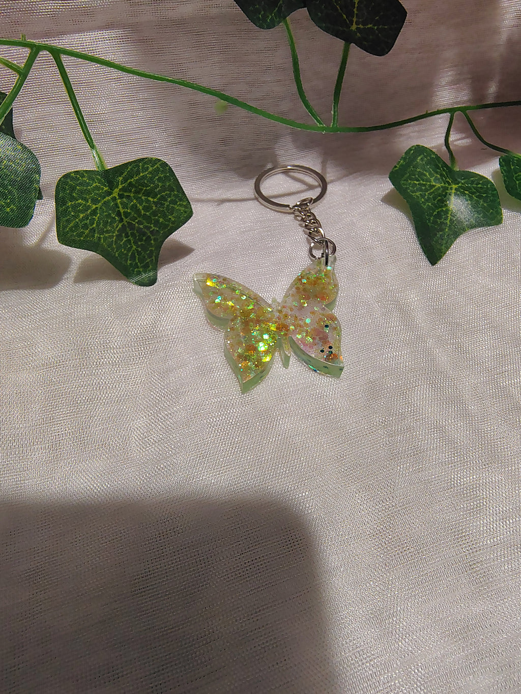Porte-clés Papillon en résine époxy fait main – Accessoire artisanal élégant