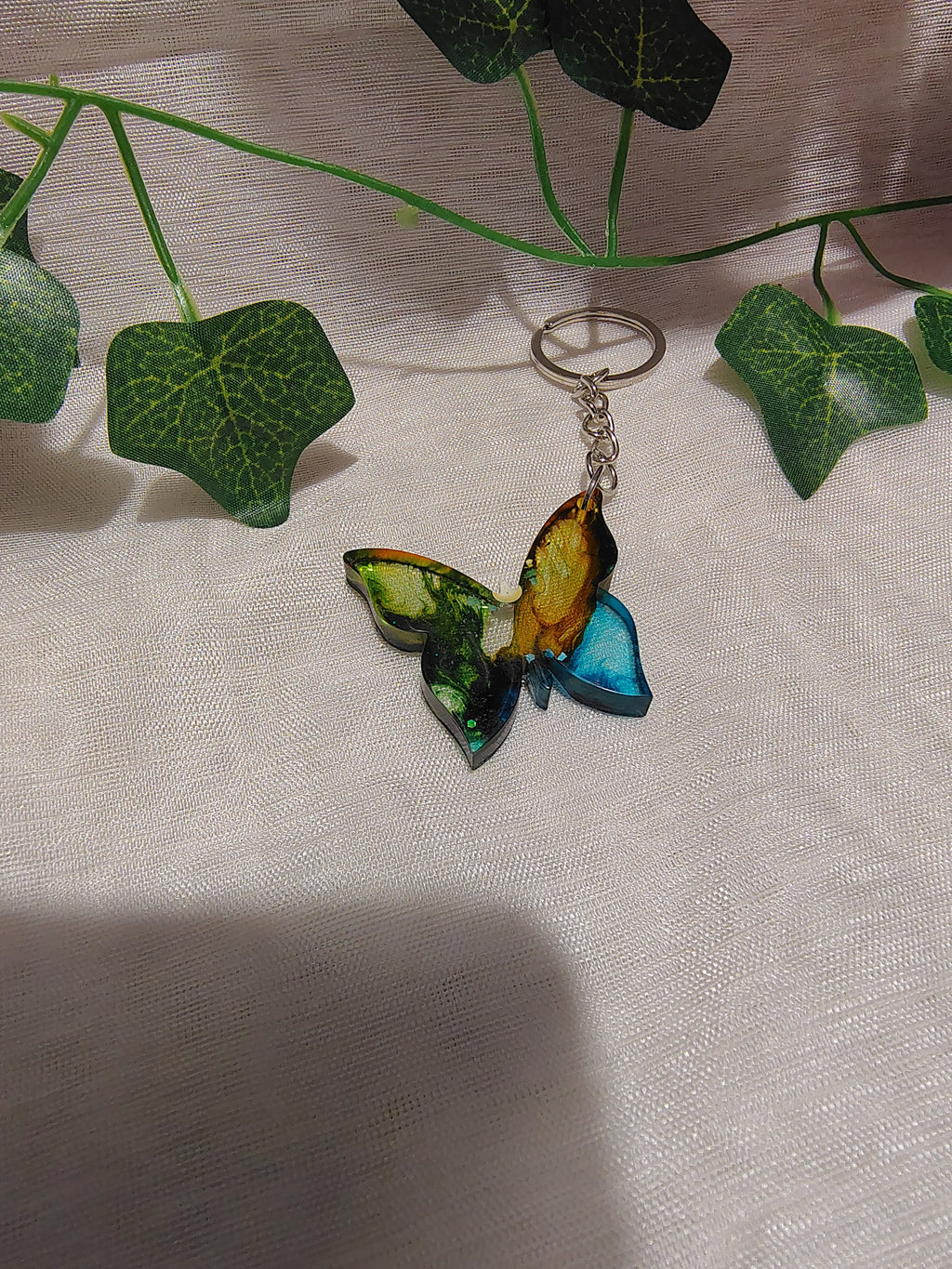 Porte-clés Papillon en résine époxy fait main – Accessoire artisanal élégant