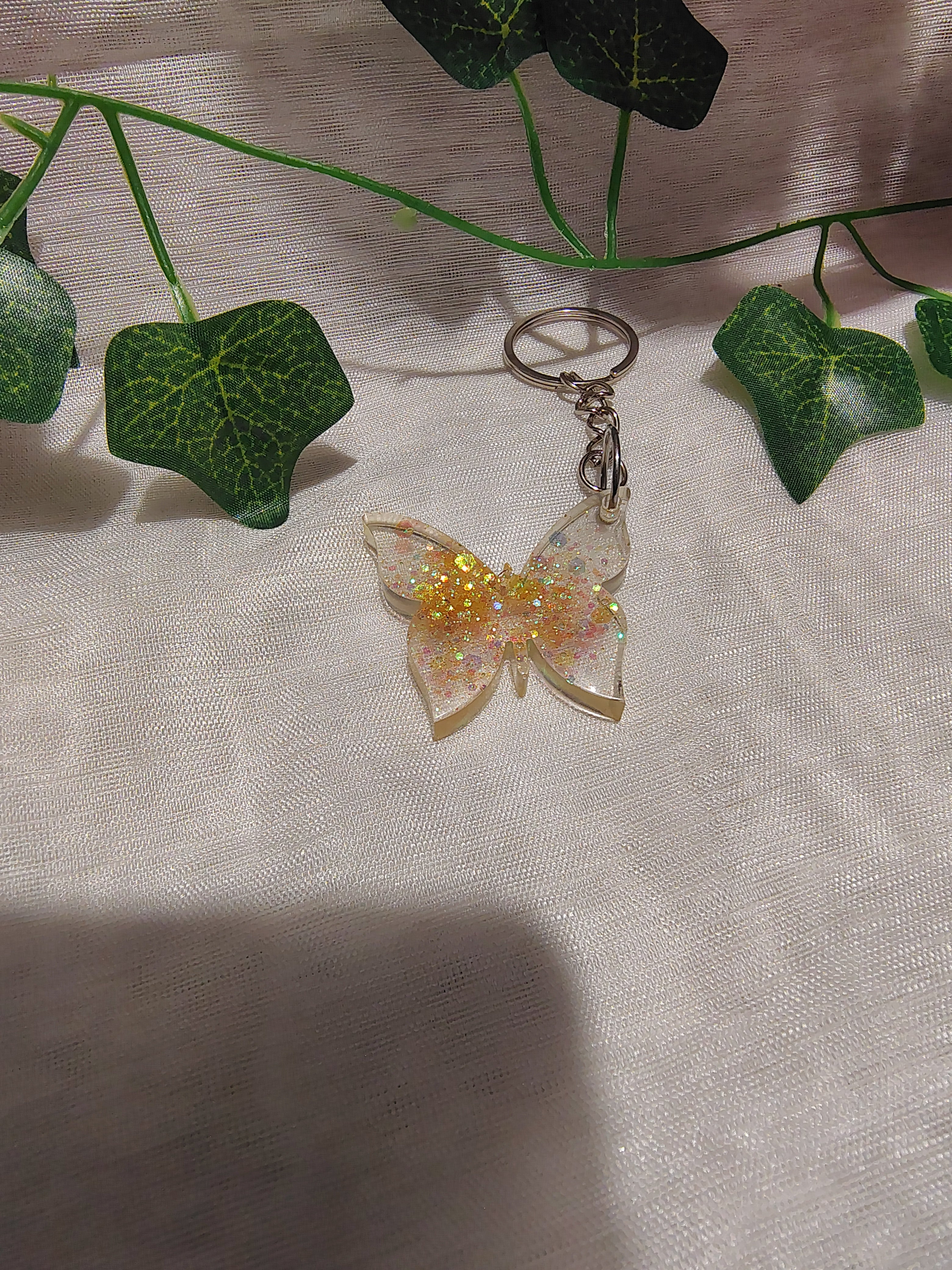 Porte-clés Papillon en résine époxy fait main – Accessoire artisanal élégant